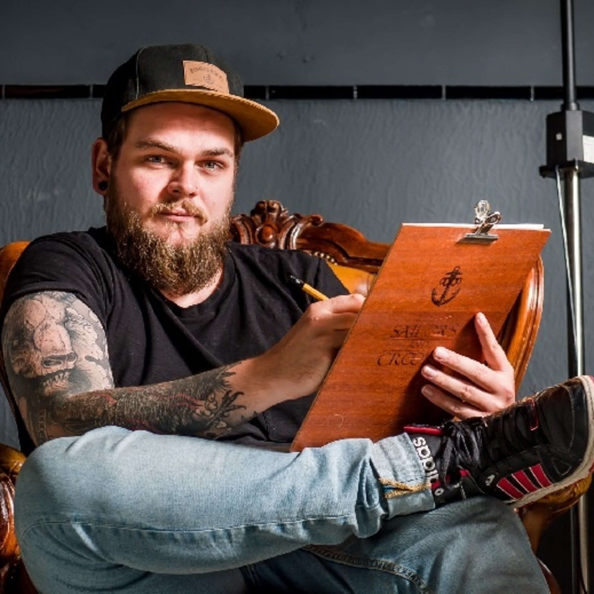 almelose tatoeeerder 26 uitgenodigd door grote duitse shop