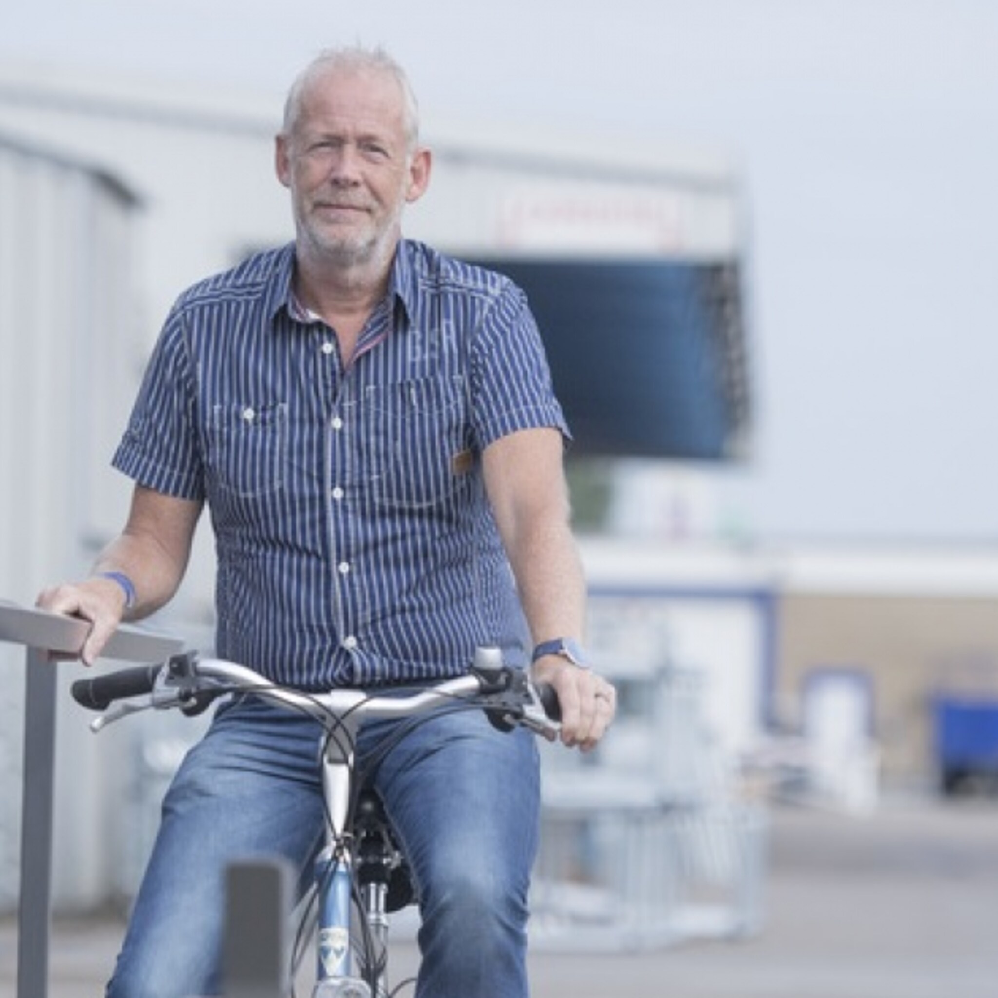 straatmeubelfabrikant falco uit vriezenveen bedenkt slimme fietssteun