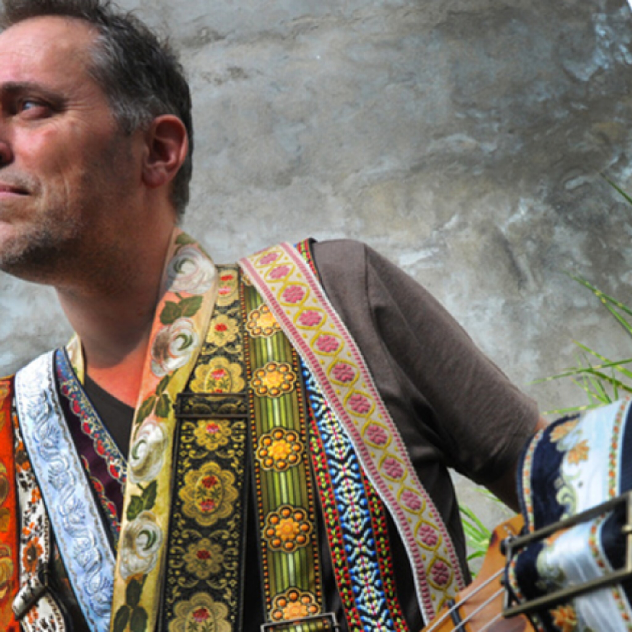 middelburger marc odijk vindt gat in de markt met vintage guitarstraps