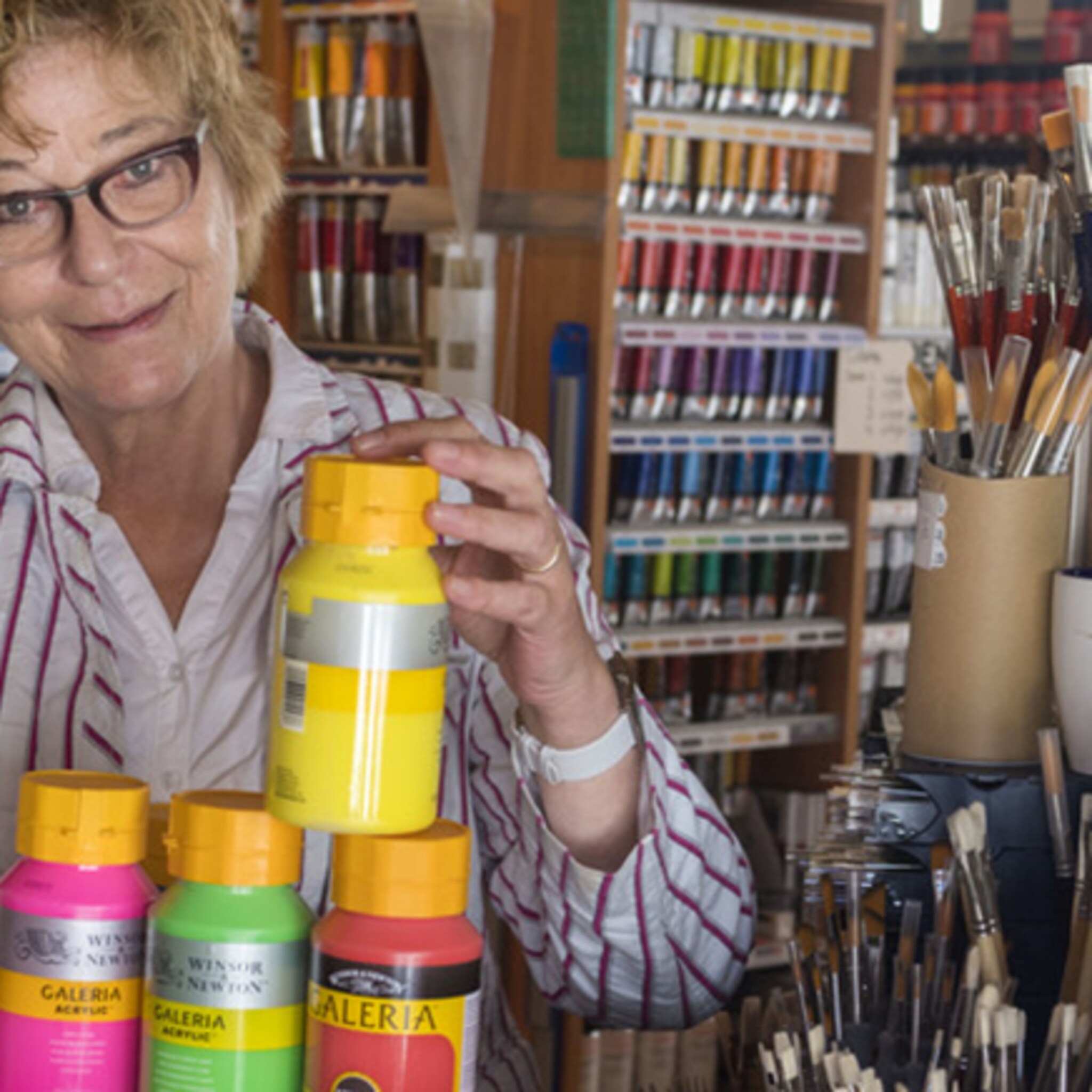 lous uit oldenzaal deelt passie voor kunst met pokemon vangende jeugd