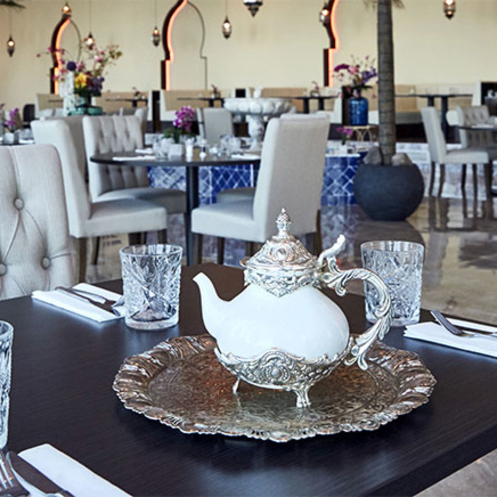 alle ruimte voor gastvrijheid in restaurant helai