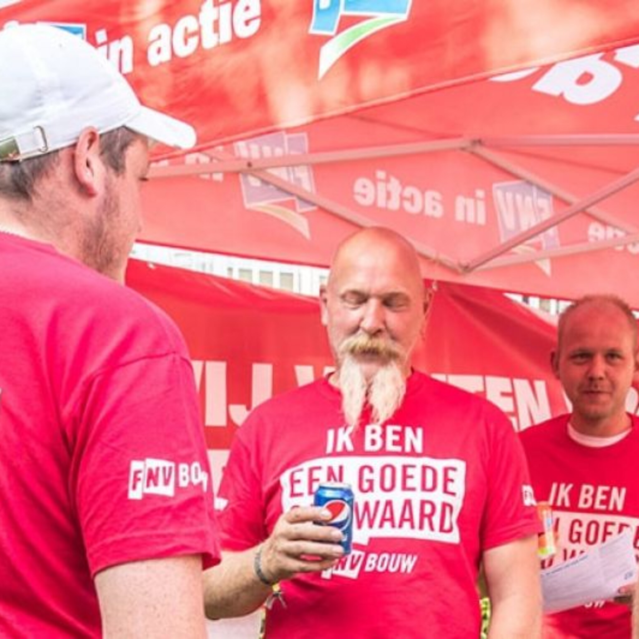 twee vakbonden liggen op ramkoers om cao schilders