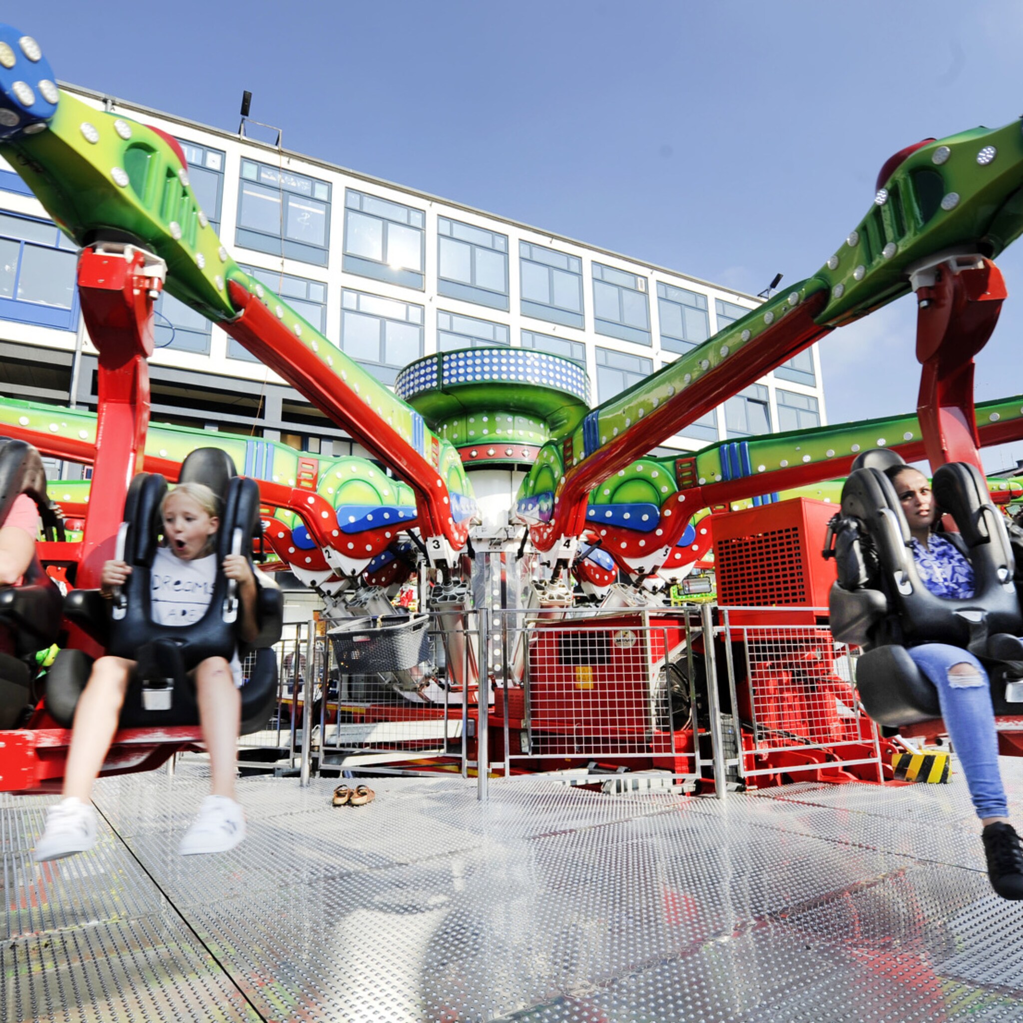 jonge exploitanten op almelose kermis