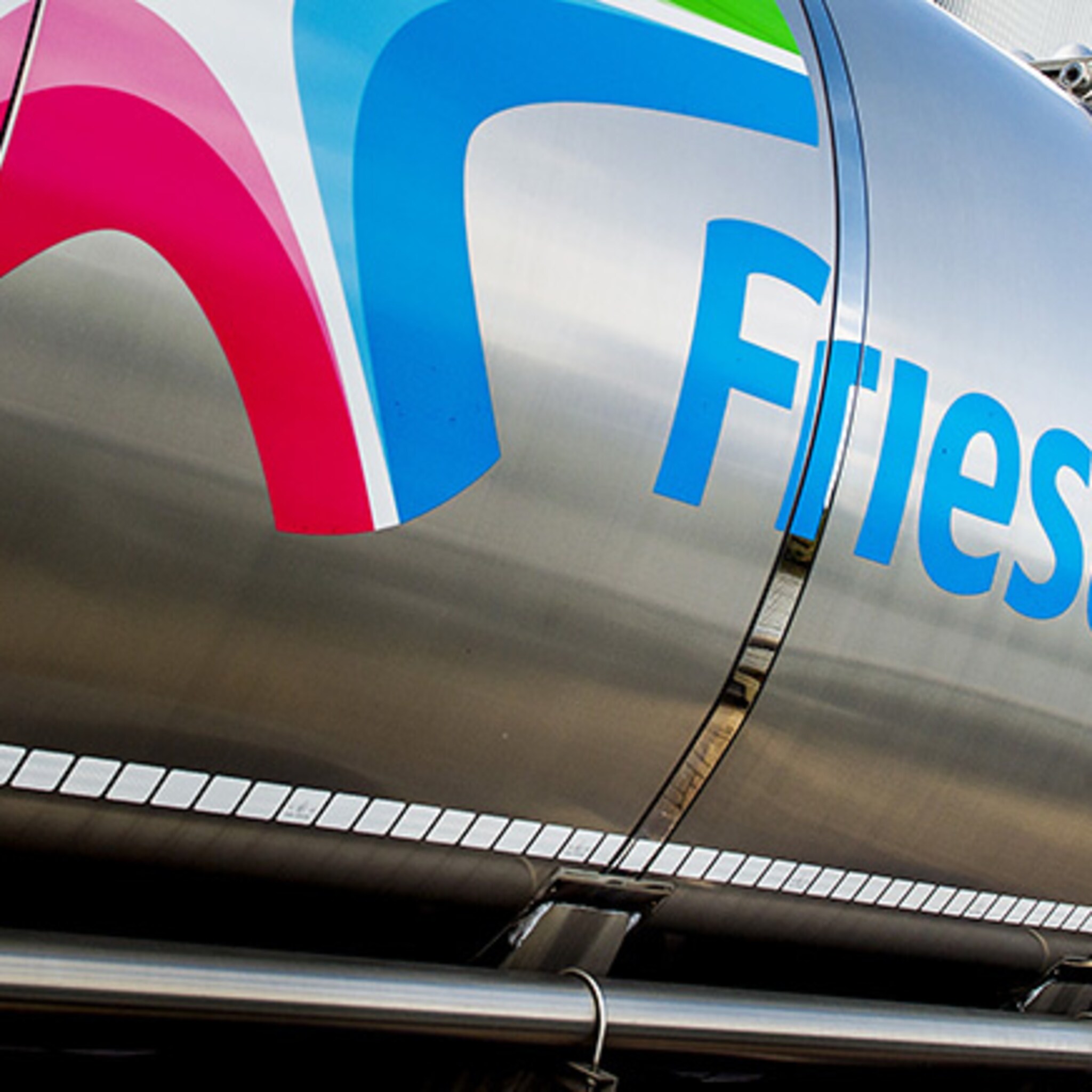 melkoverschot drukt de winst van frieslandcampina