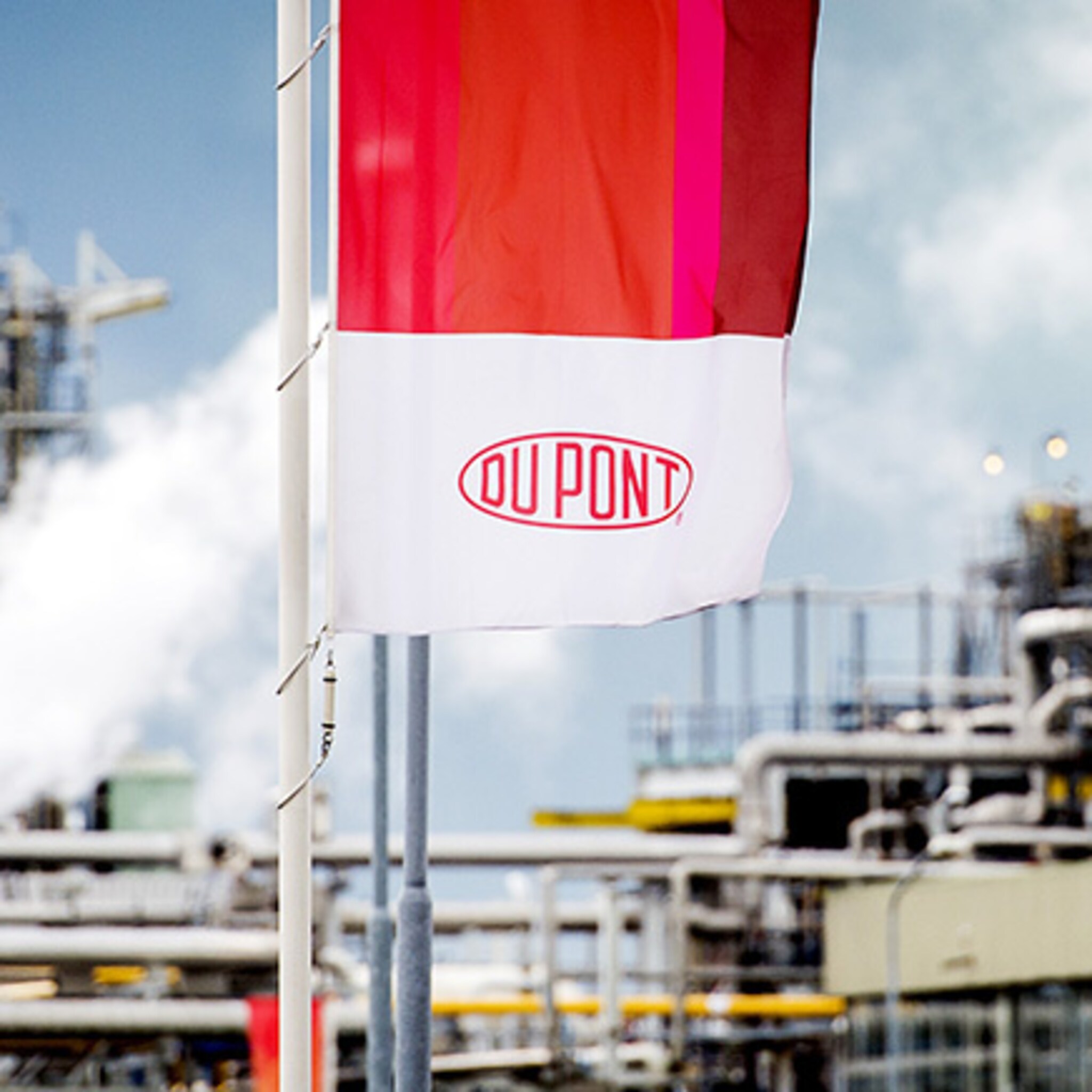 werknemers dupont kerkrade niet beschermd tegen gif