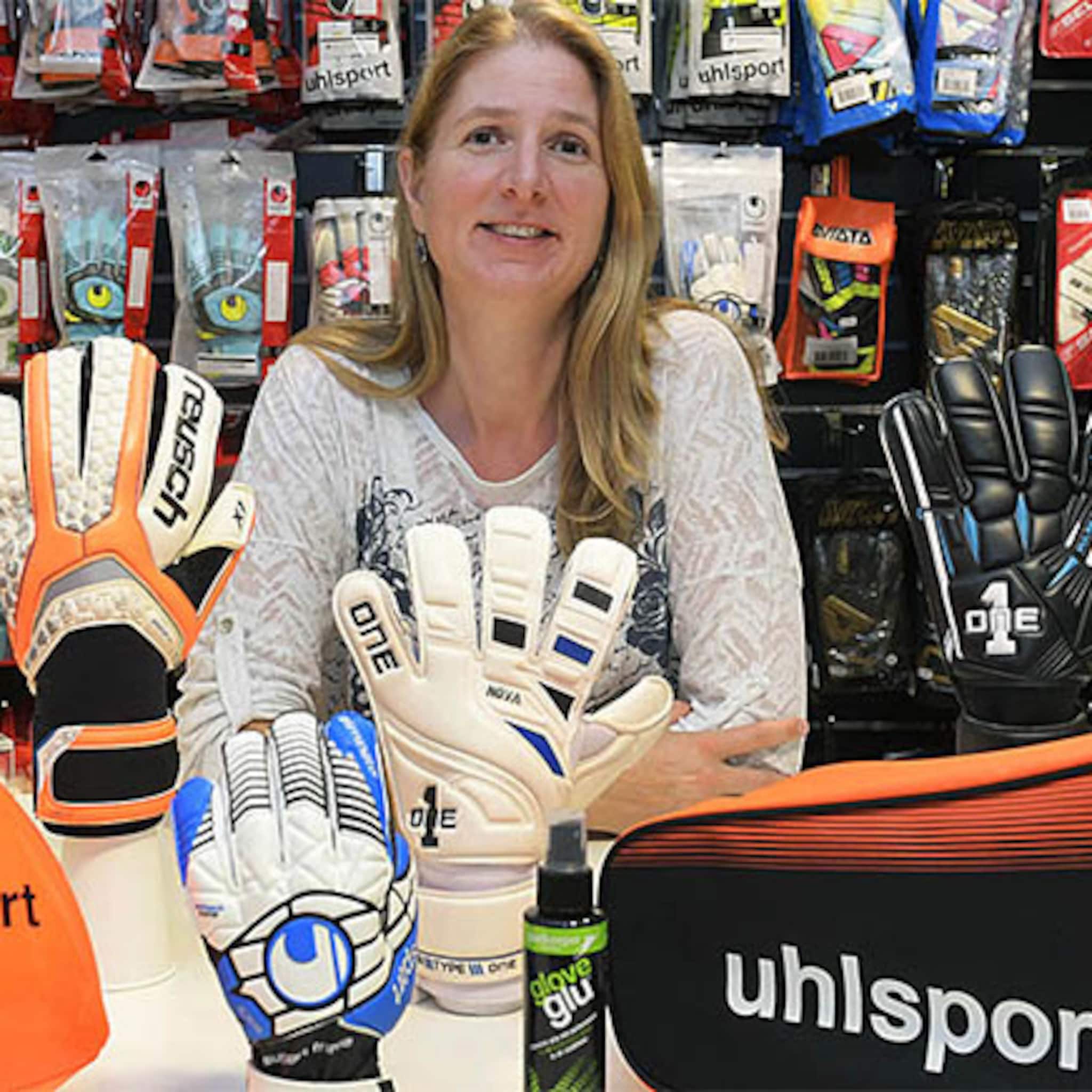 klanten uit het hele land in speciaalzaak voor doelmannen