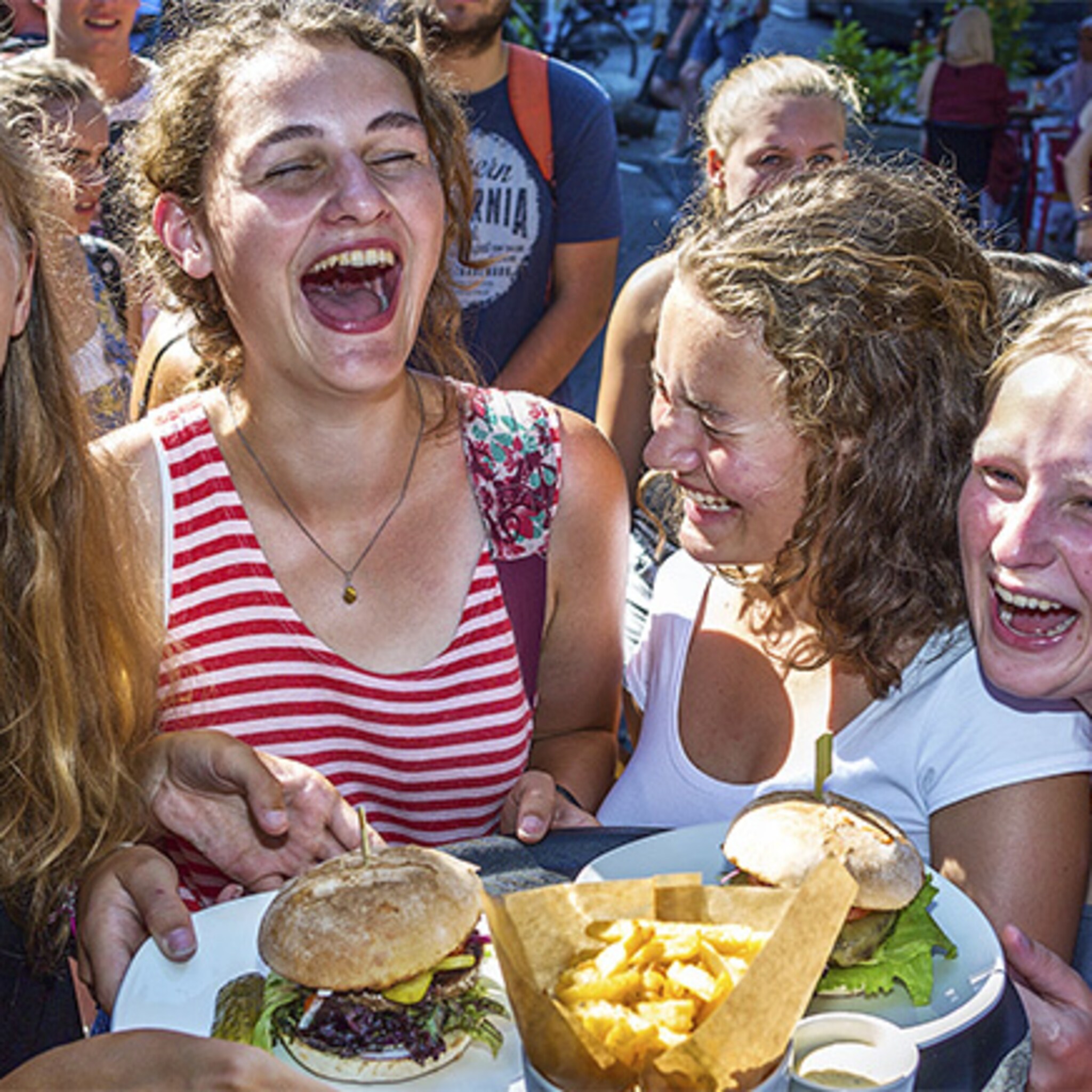 ellis gourmet burger geeft burgers weg in utrecht