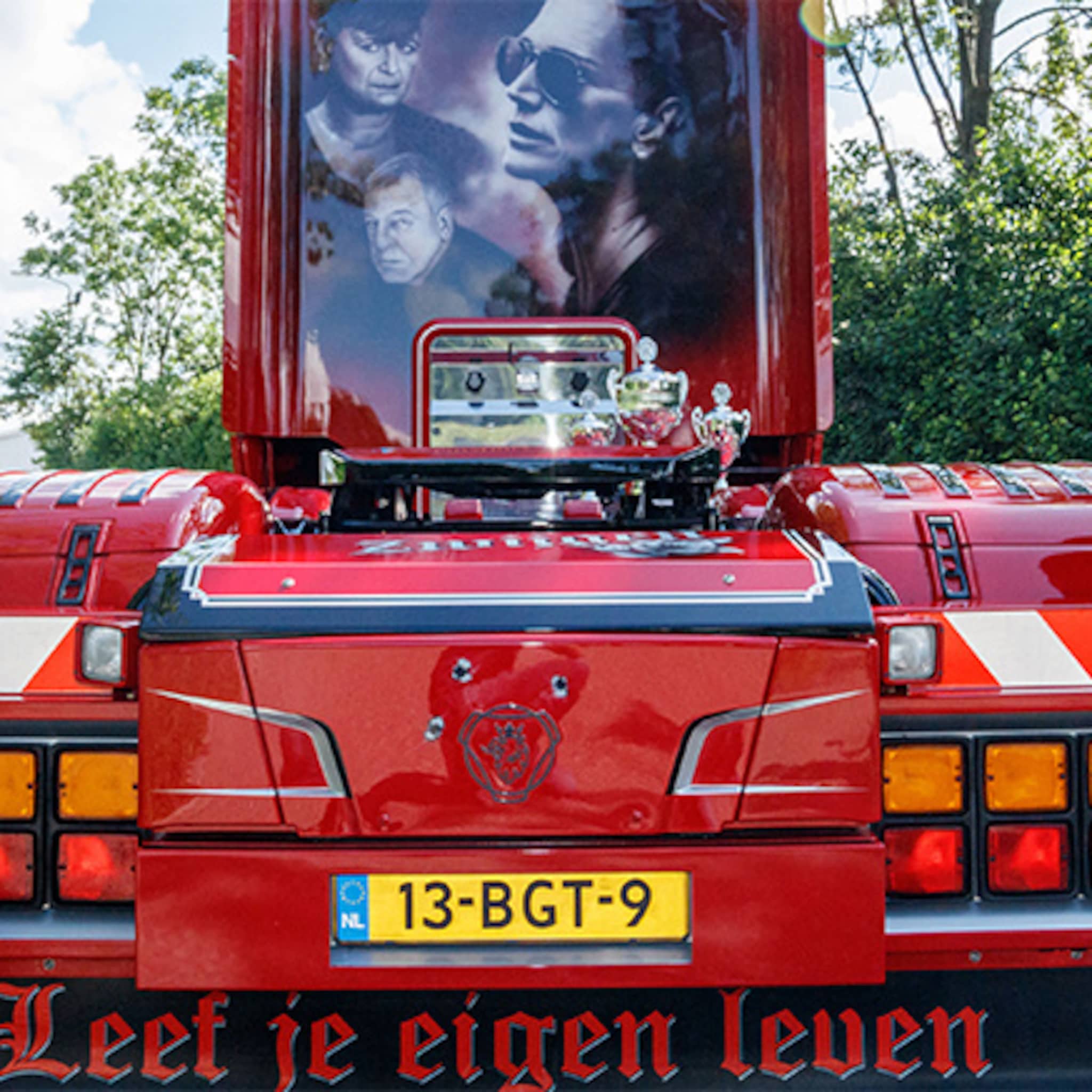 transportbedrijf weeda trotse truckers geven elke wagen thema