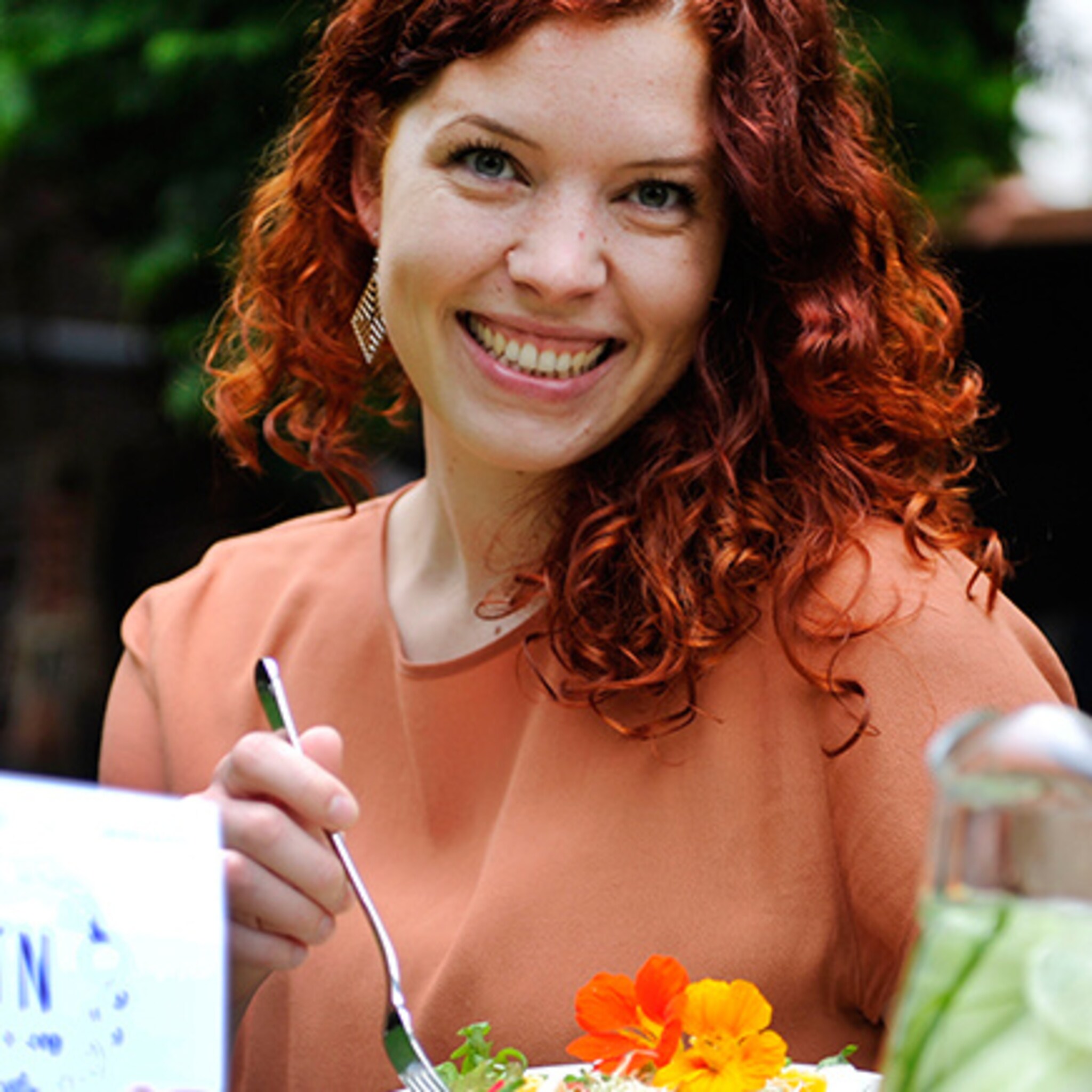 lotta sprokkelt via crowdfunding bedrag bij elkaar voor haar saladebar in enschede