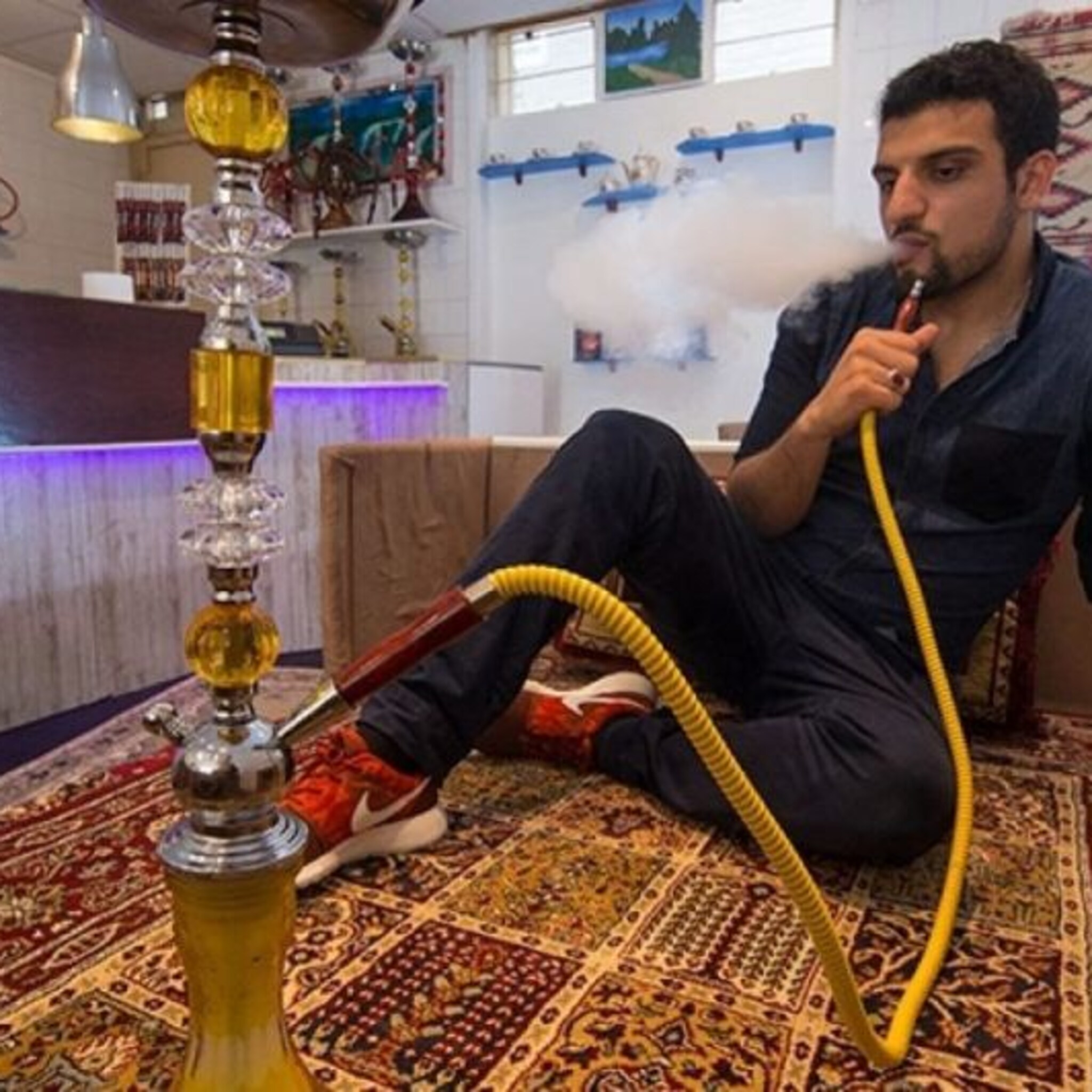 zwollenaar opent deuren shisha lounge met bijzondere waterpijpen