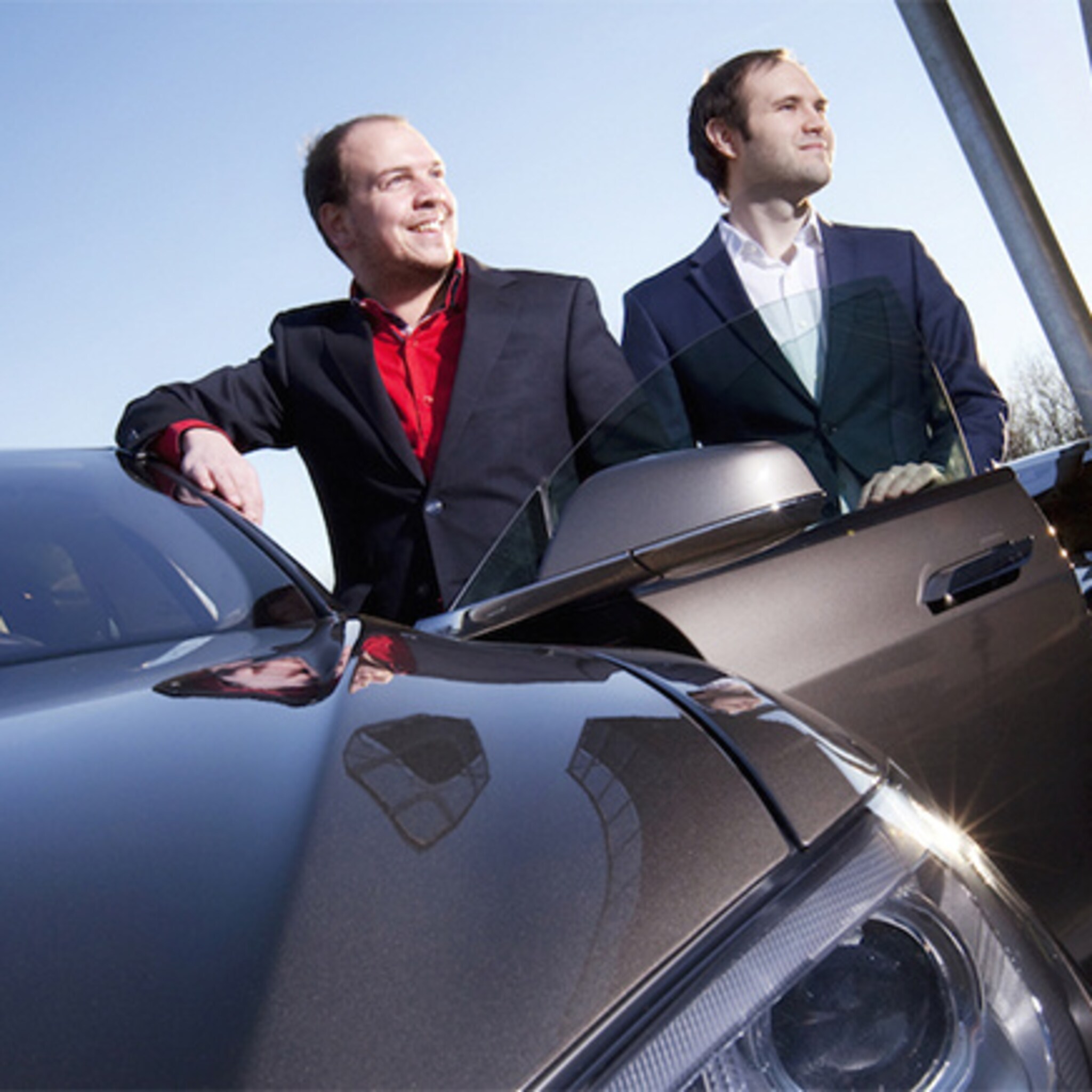 crowdfunding levert leids autoverhuurbedrijf twee tesla s op