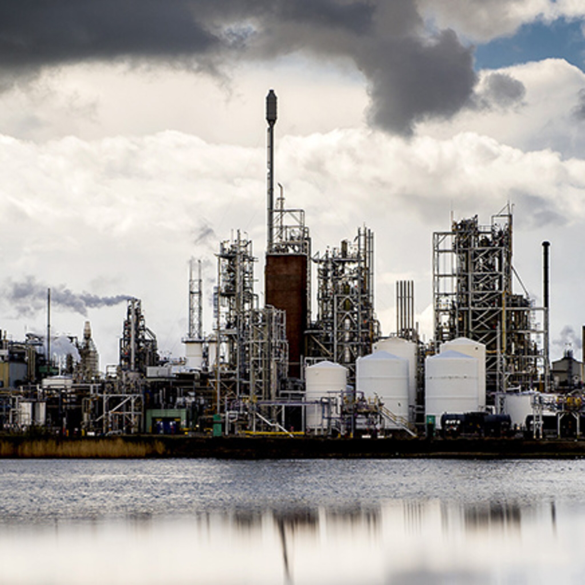 fnv stelt dupont aansprakelijk voor zieke werknemers