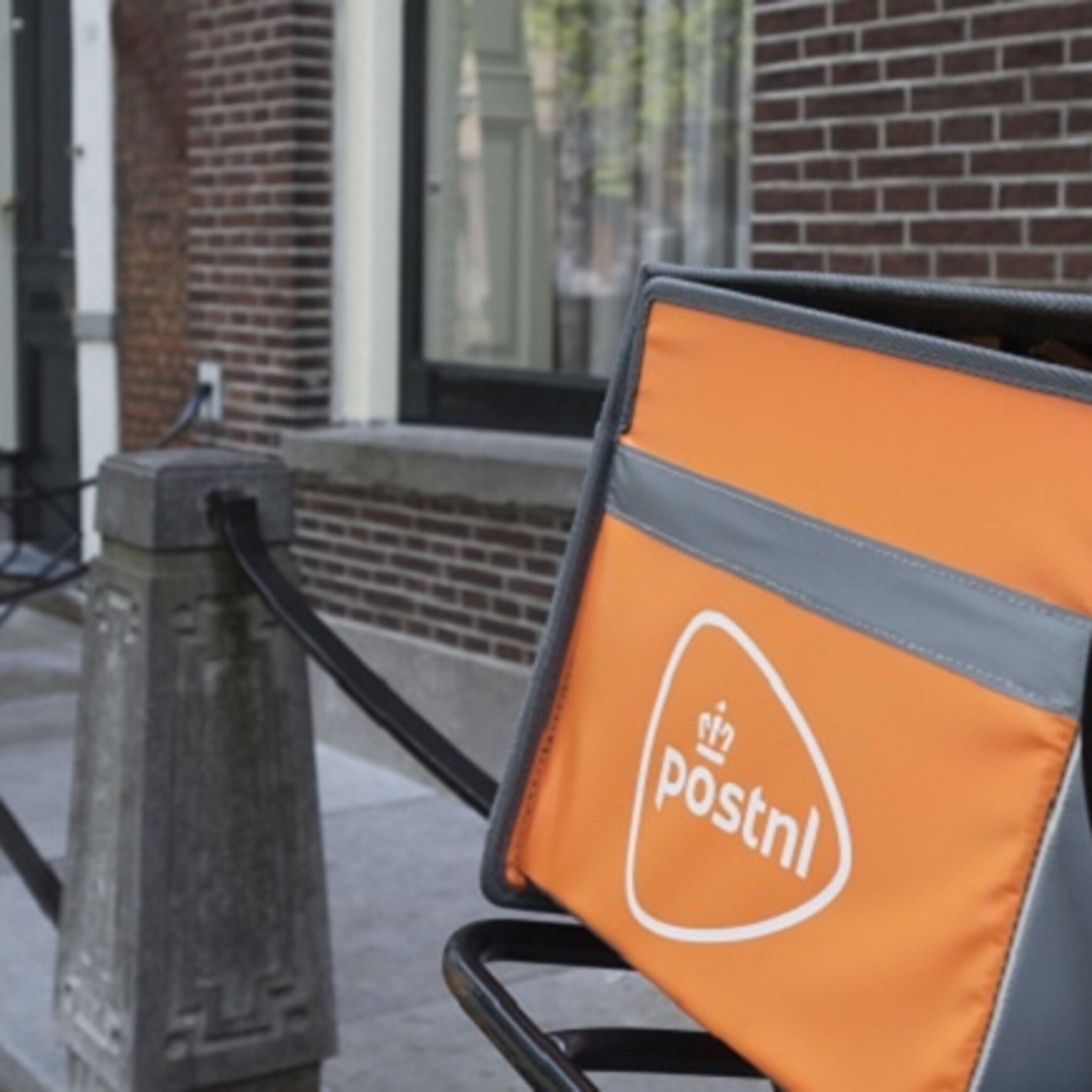 postbezorger krijgt steun met 1 000 handtekeningen