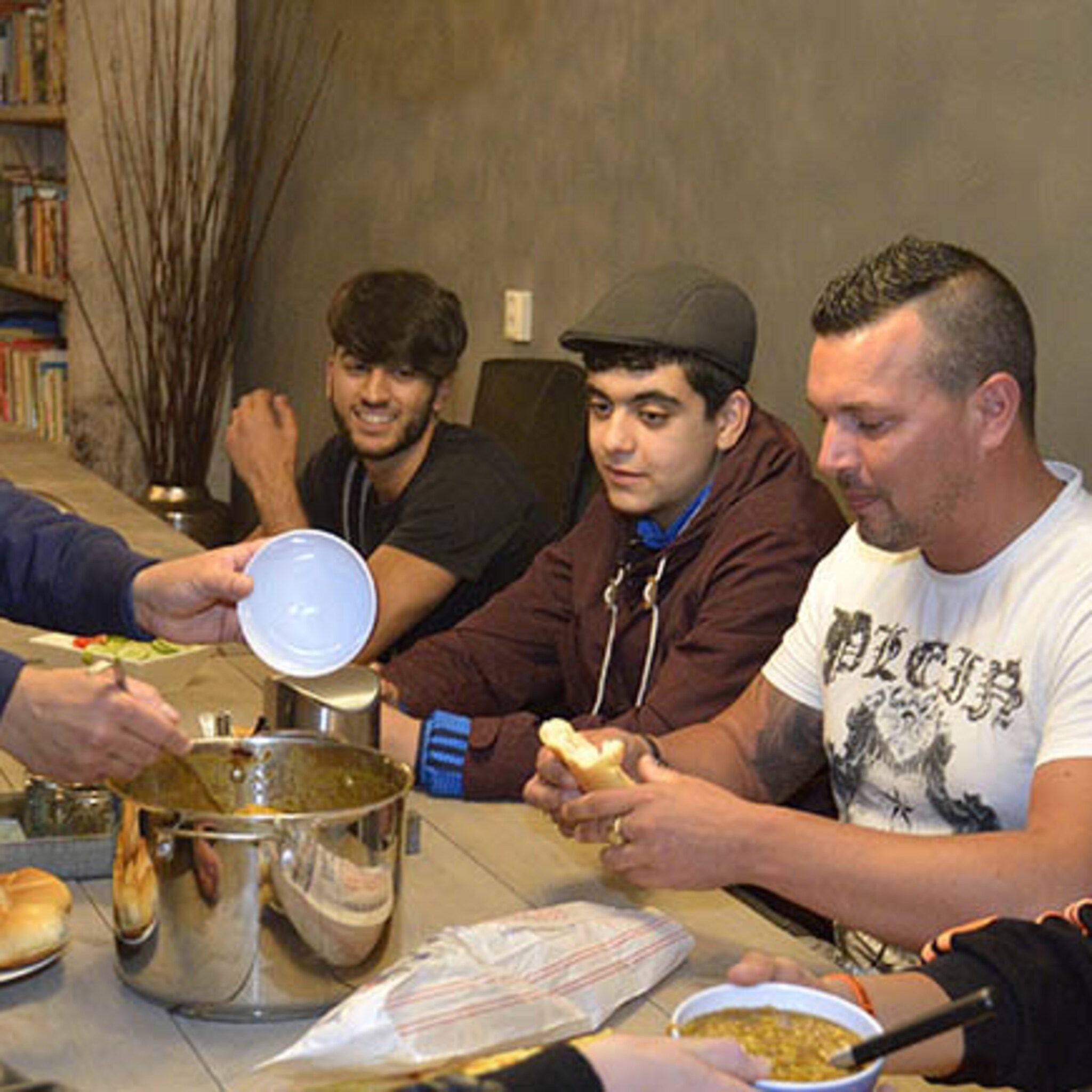 ondernemer opent s nachts deuren voor ramadanjongeren