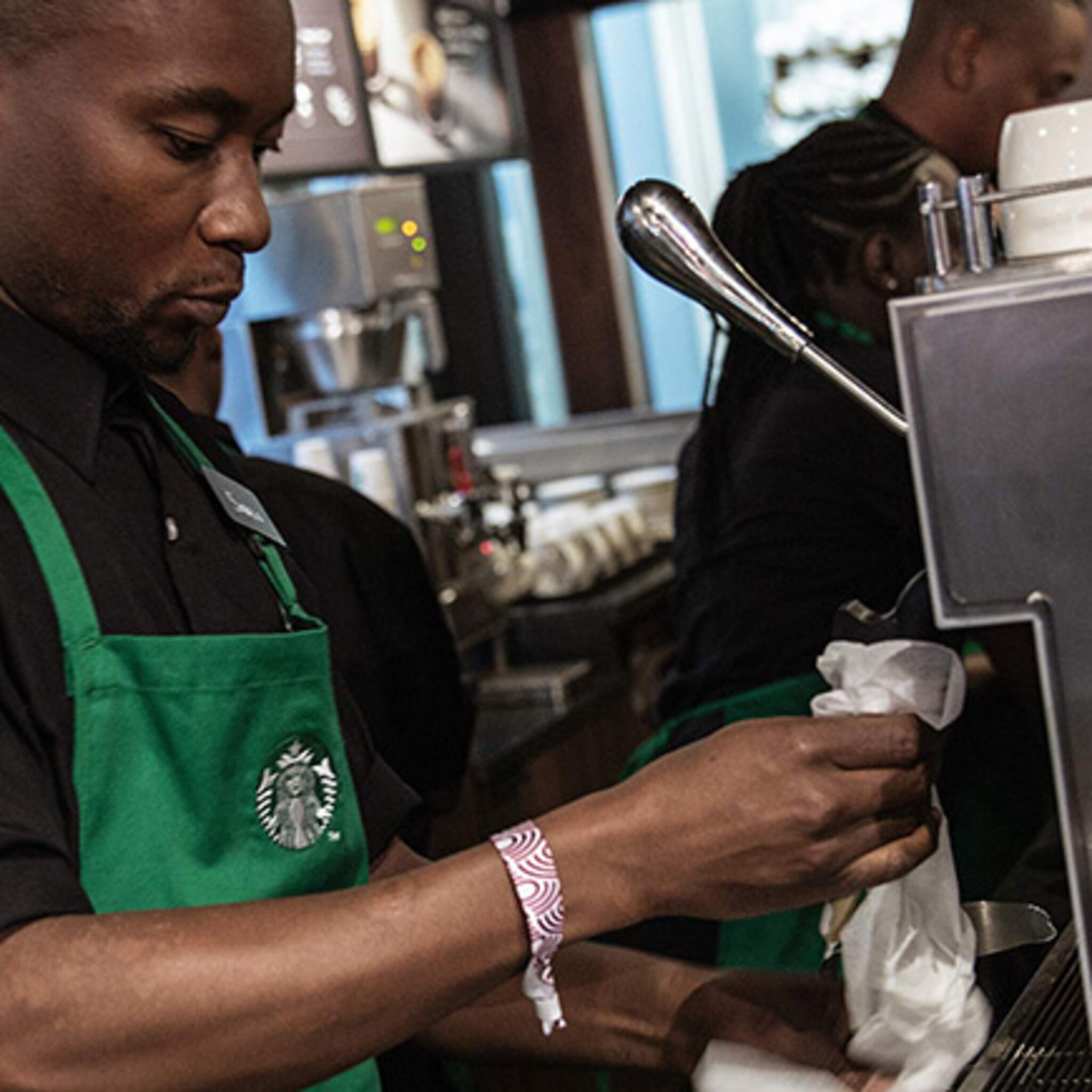koffiereus starbucks moet miljoenen dokken