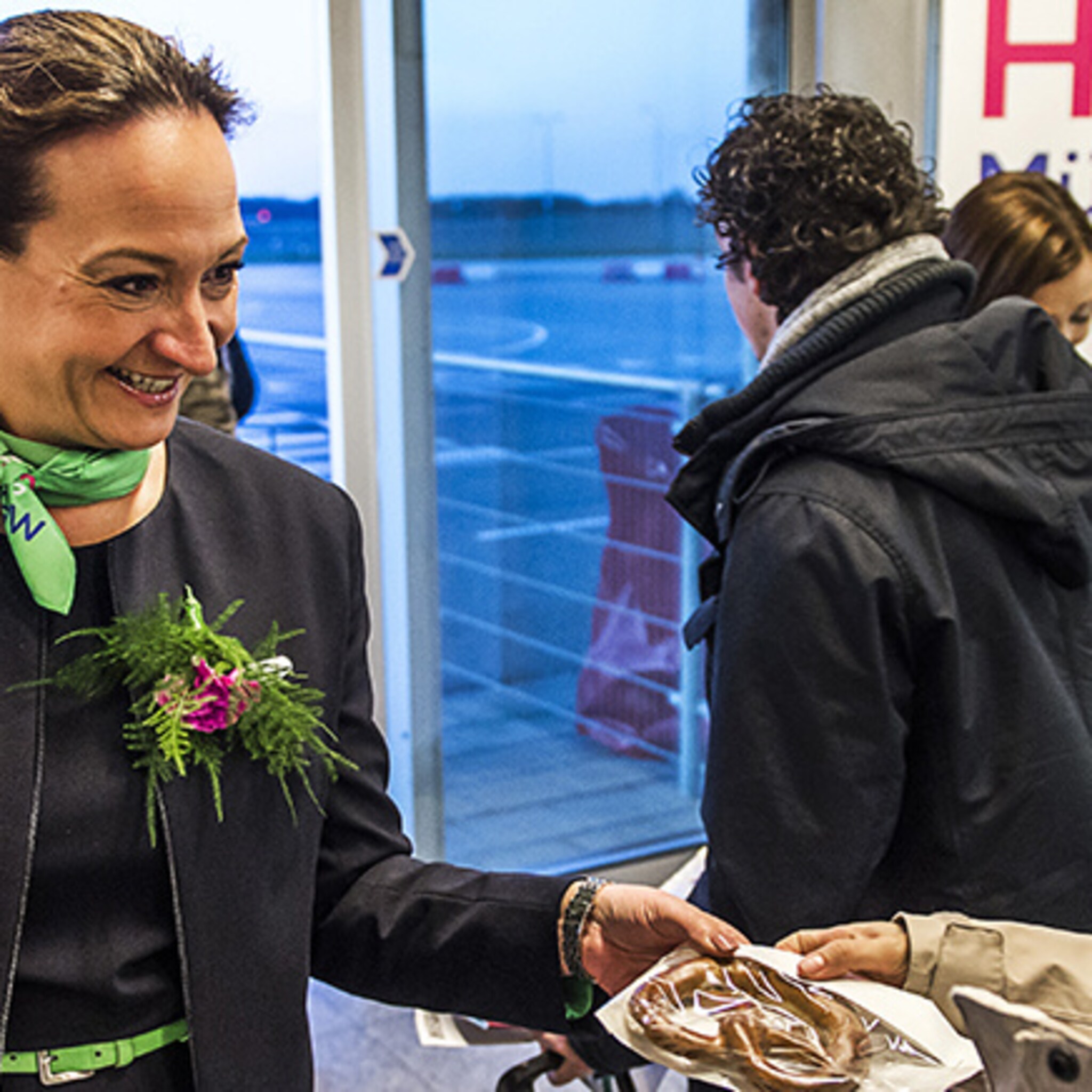 budgetvluchten crew betaalt de prijs