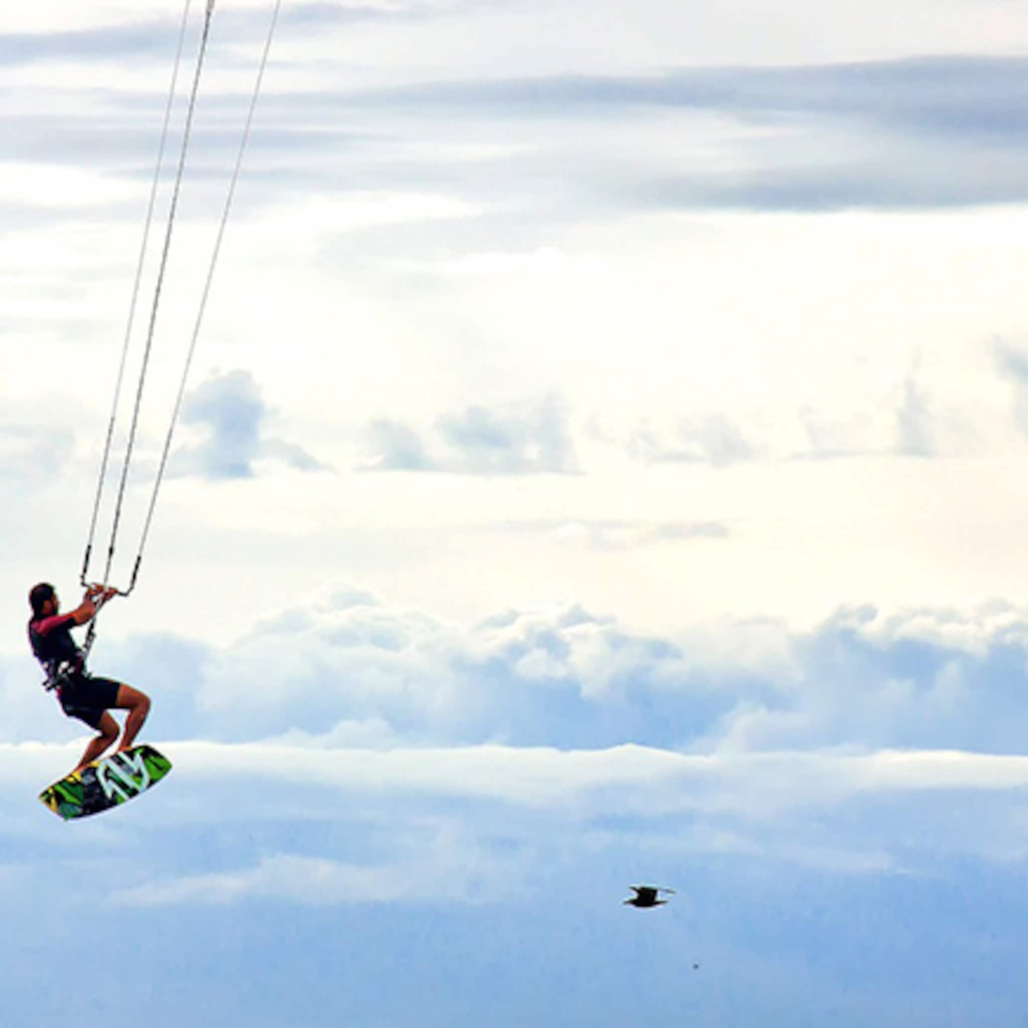 jonge kitesurfers beginnen winkel en webshop in raalte