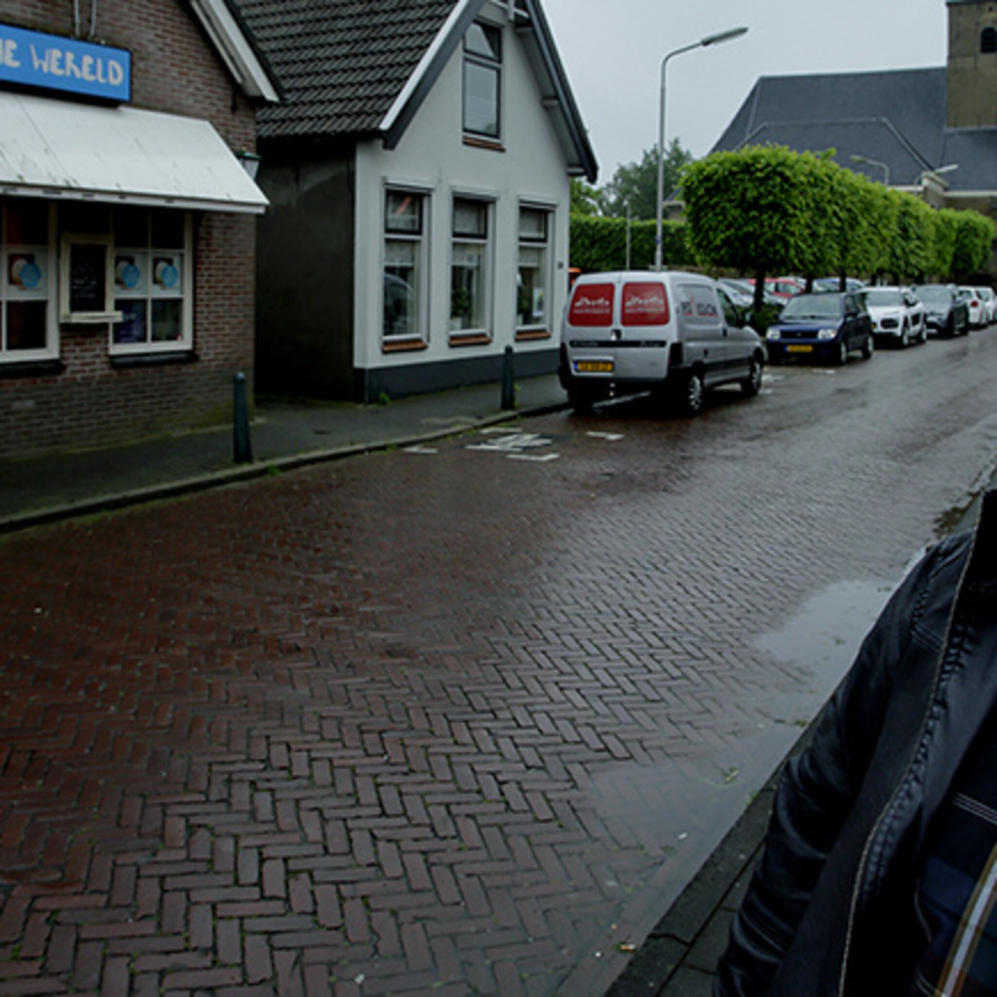 deze ondernemer bezit alle cafes in numansdorp