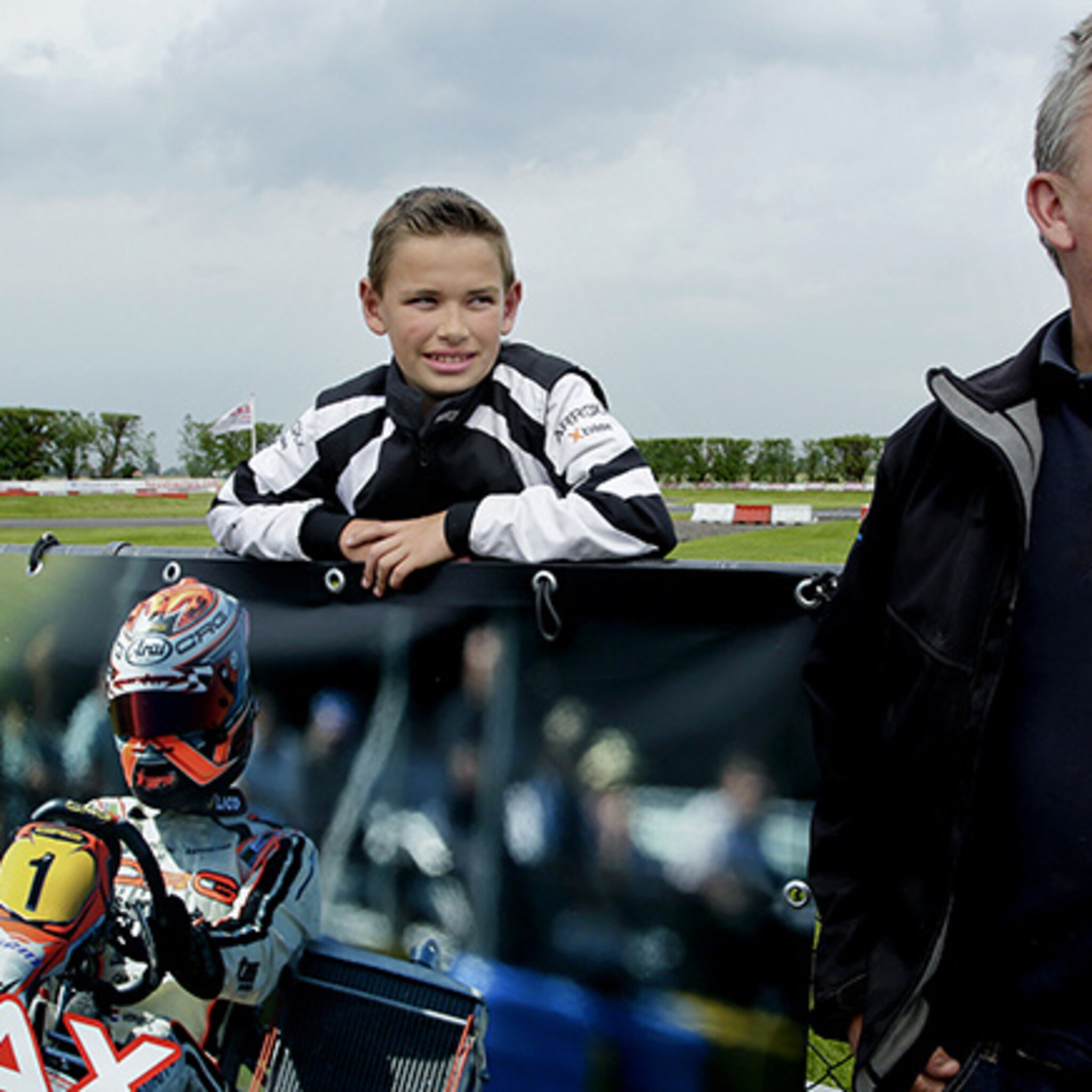 de max factor is merkbaar op de kartbaan in strijen