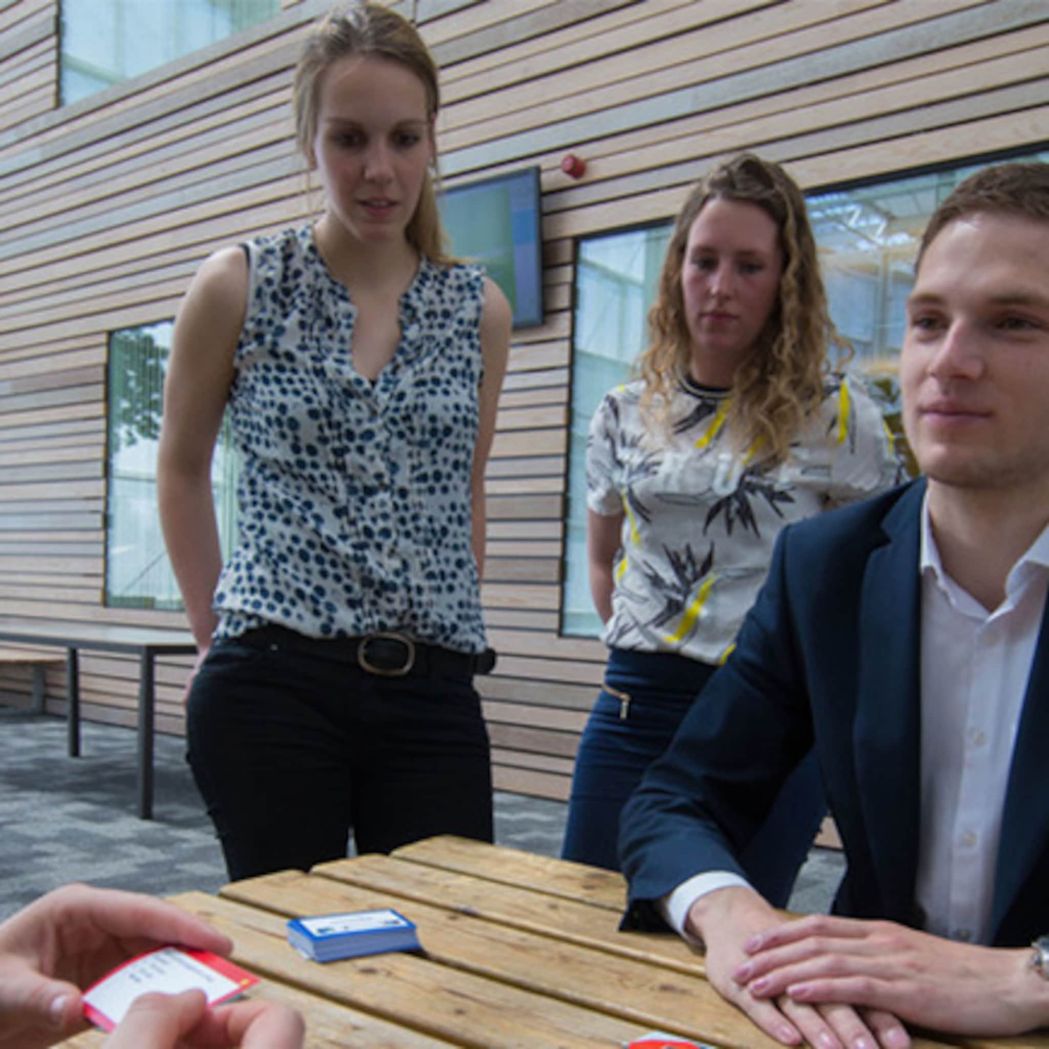 studentenbedrijf in dronten ontwikkelt spel over boerenleven