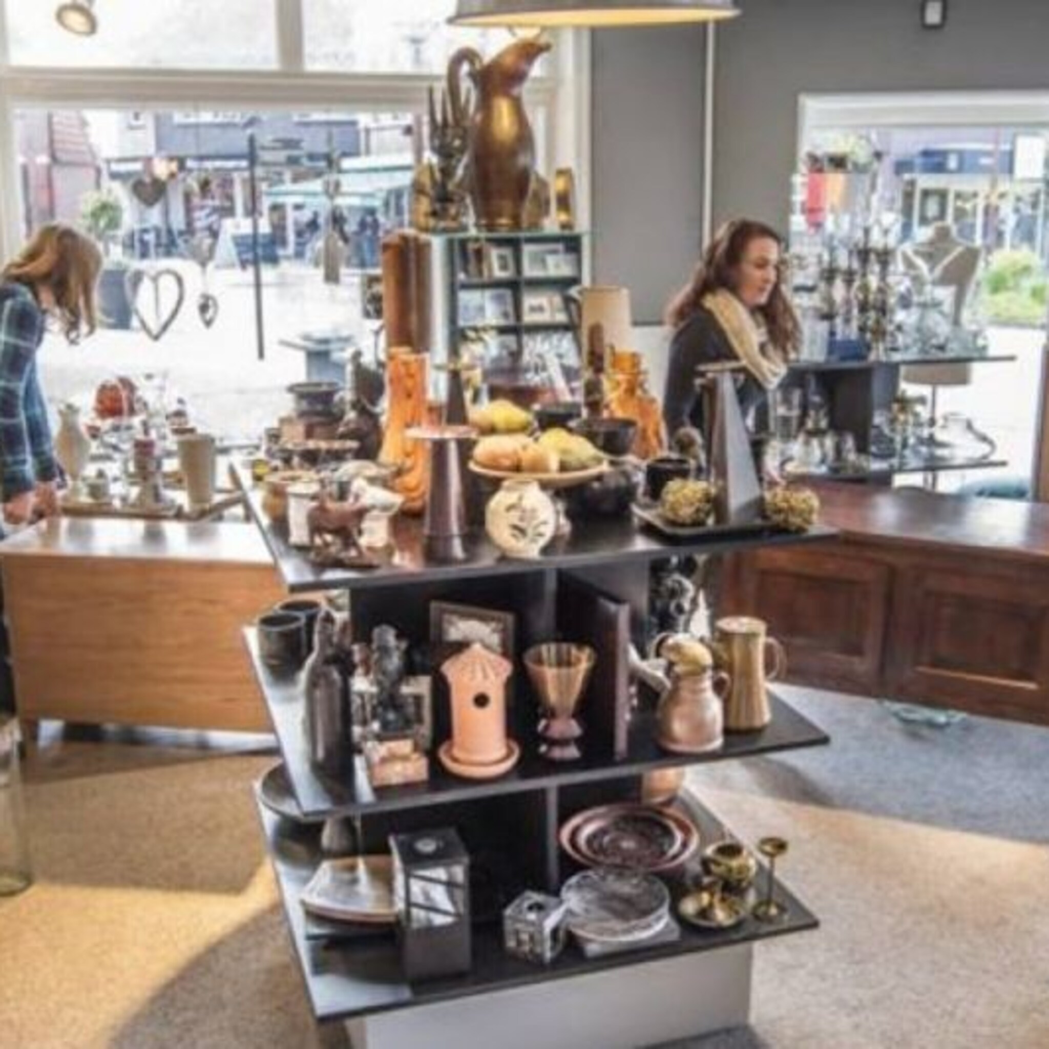 kringloopbedrijf de beurs nu ook in winkelstraat in tubbergen