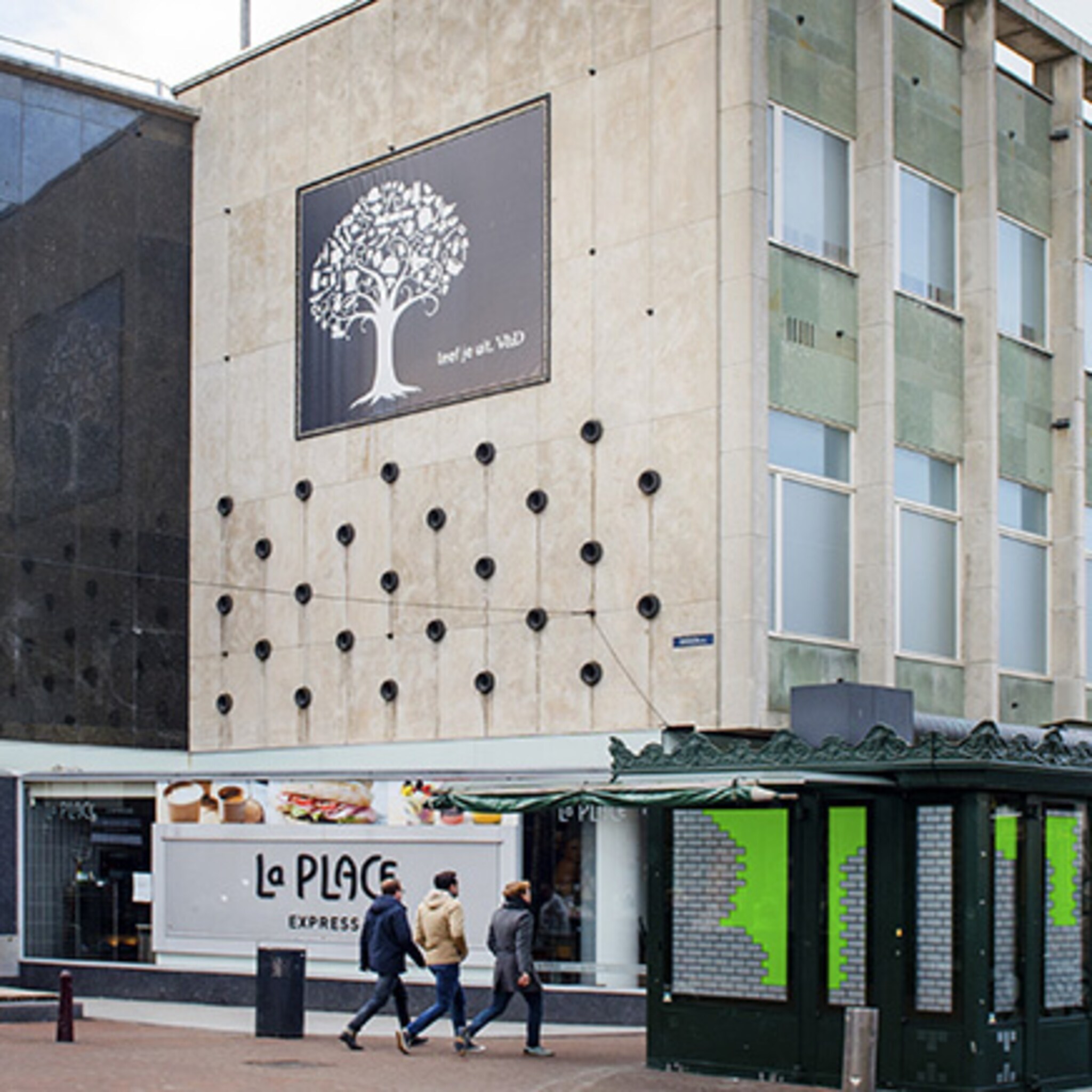 museum in etalages van v en d in nijmegen