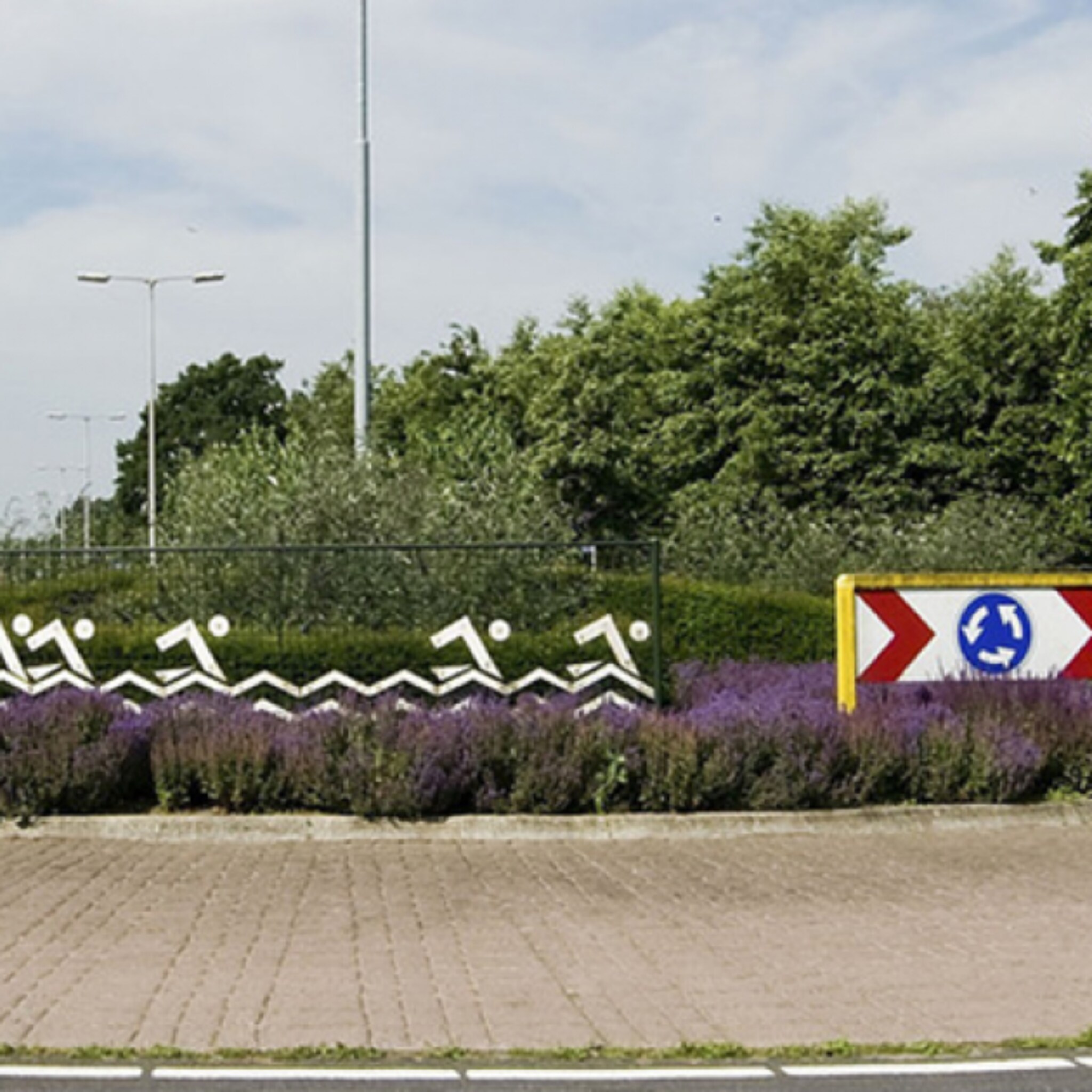 verkeersplein in wierden als reclamezuil