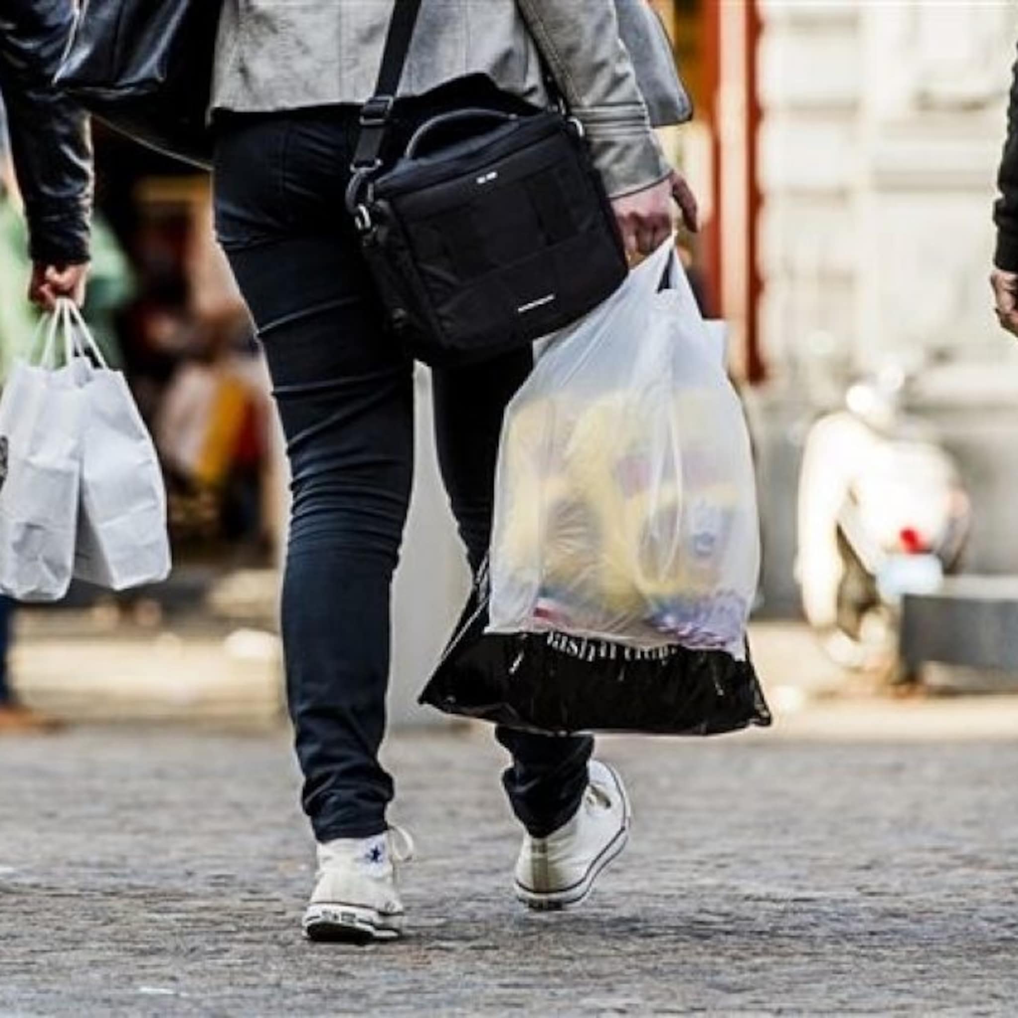 actie in hengelo mag t een tasje minder