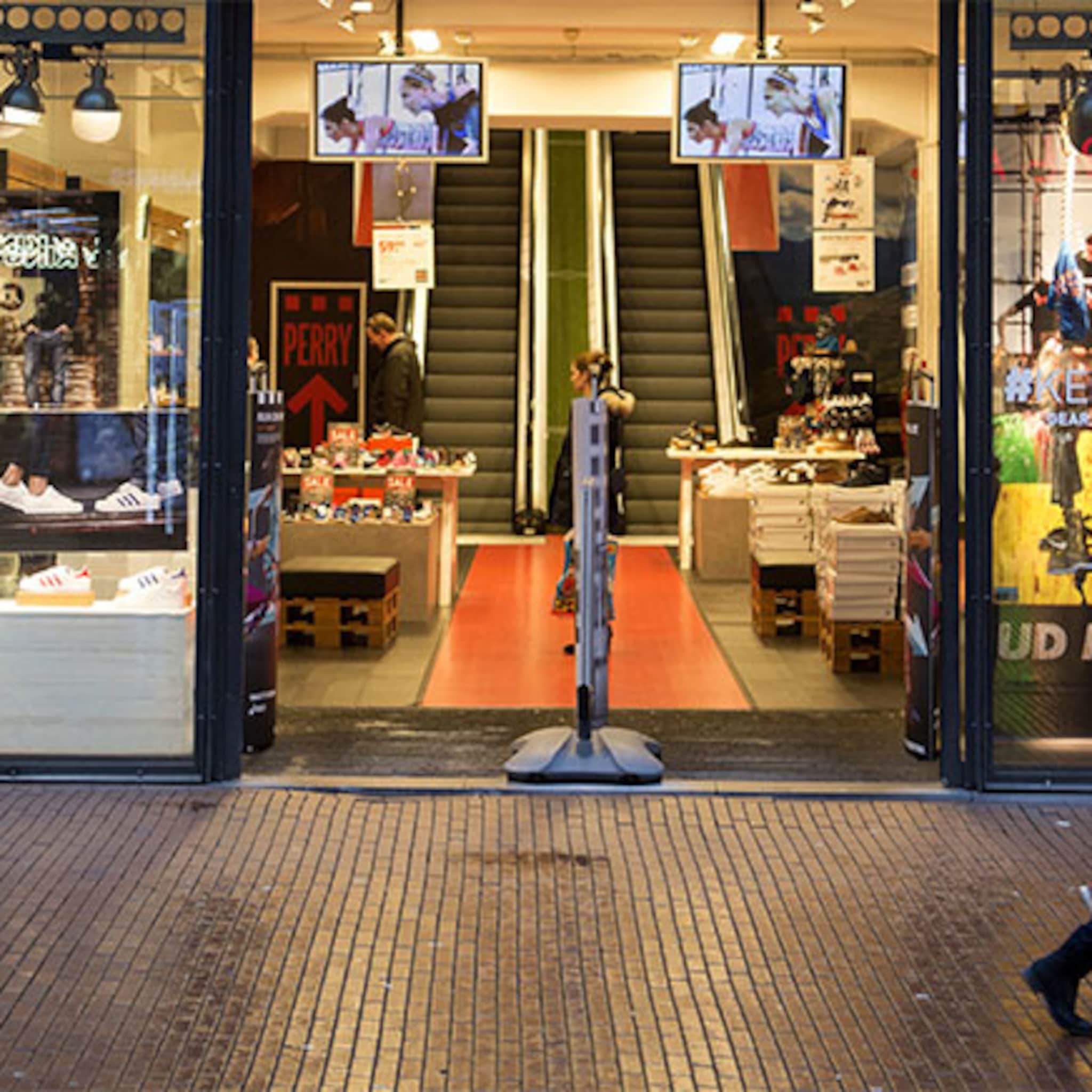 britten azen op perry en aktiesport