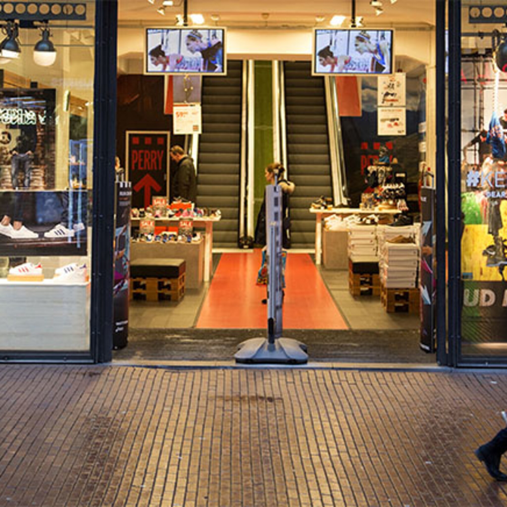 doek valt definitief voor perry sport