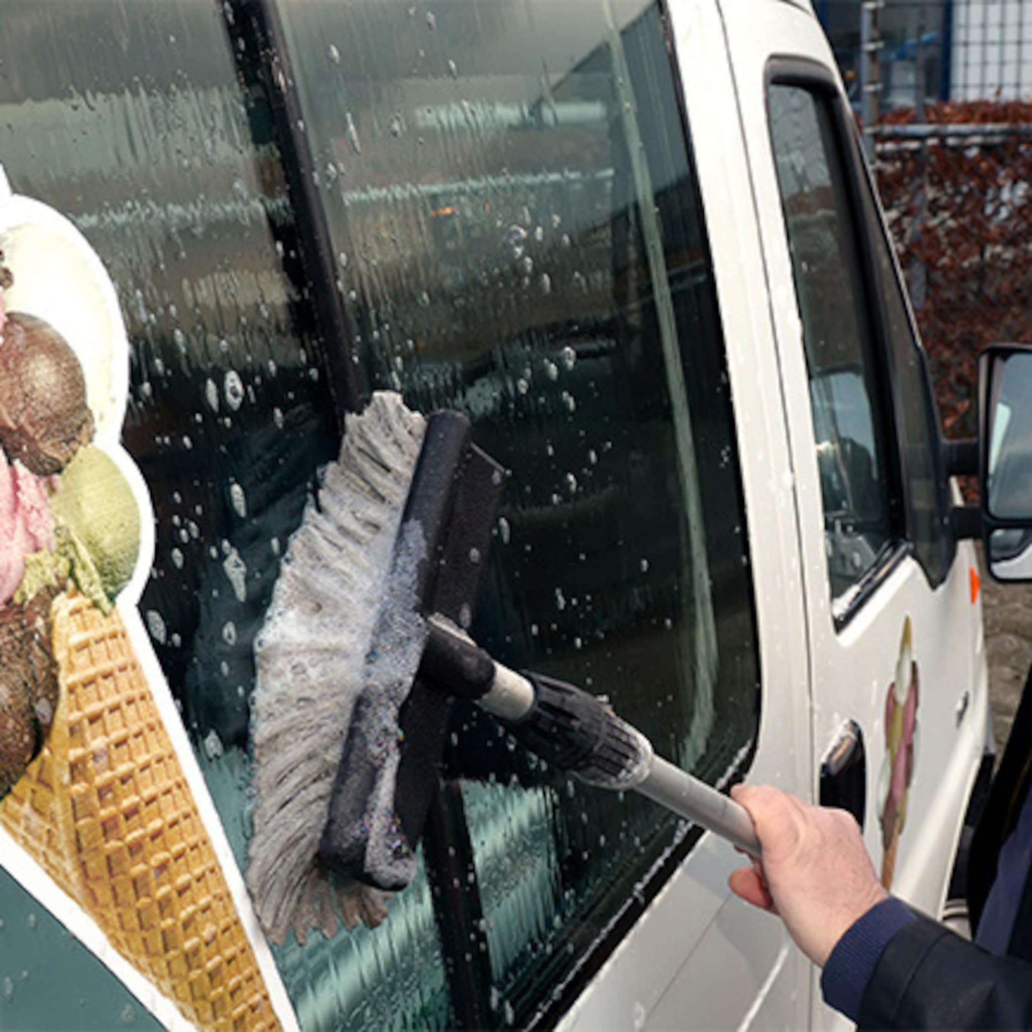 jan de ijscoman met kinderen van 40 jaar geleden drink ik nu koffie