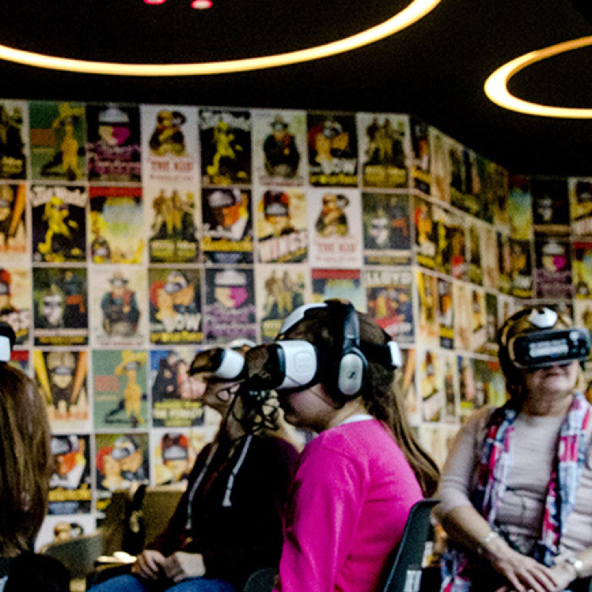 eerste virtual reality bioscoop geopend in amsterdam
