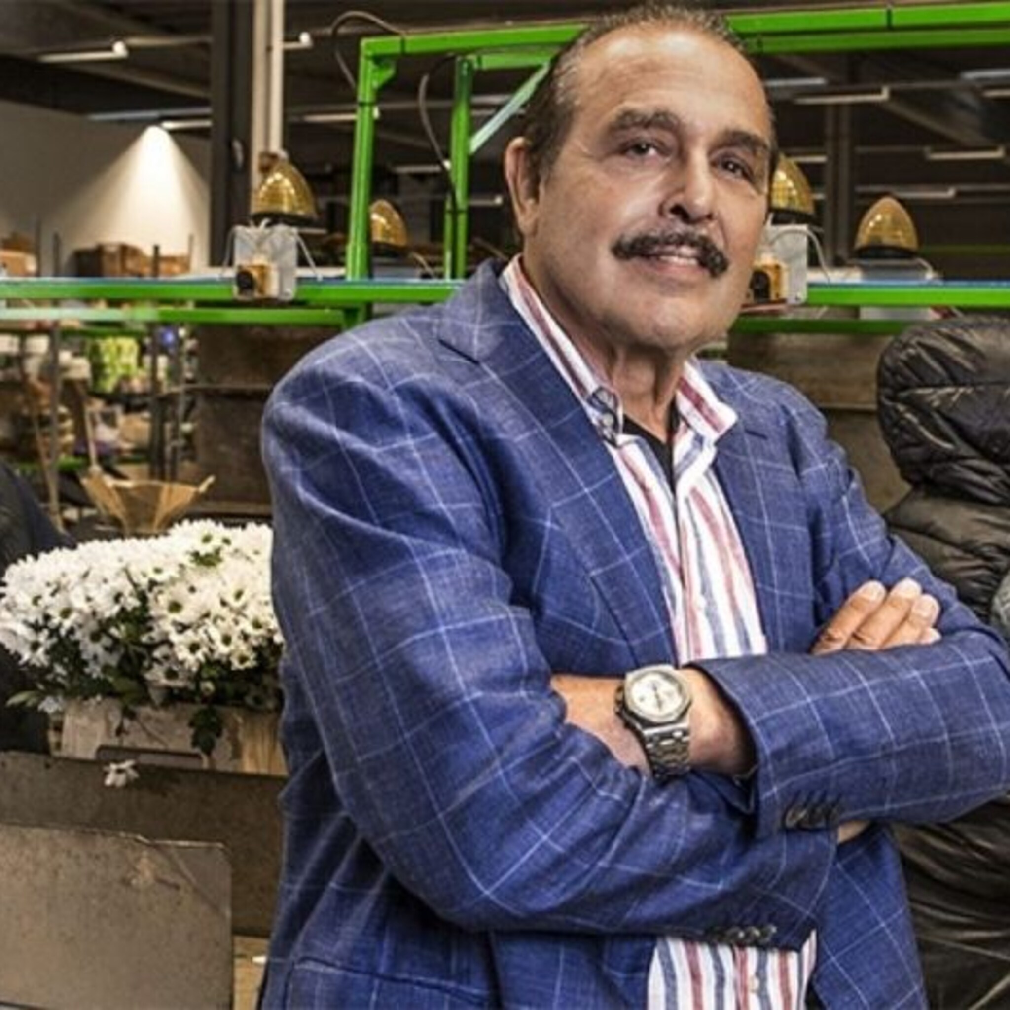 gevallen bloemenkoning doorbreekt stilzwijgen