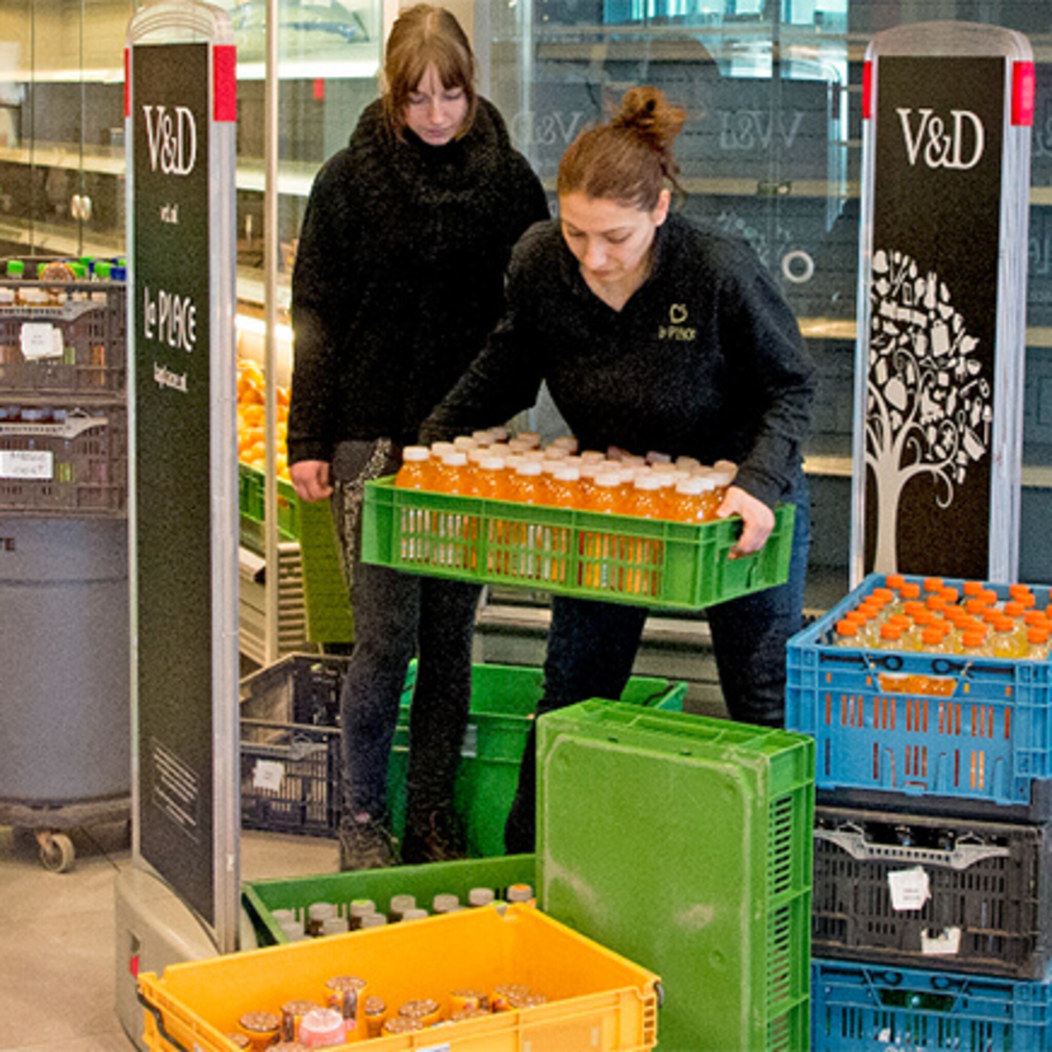 een briefje op de ramen en voedsel in de kliko