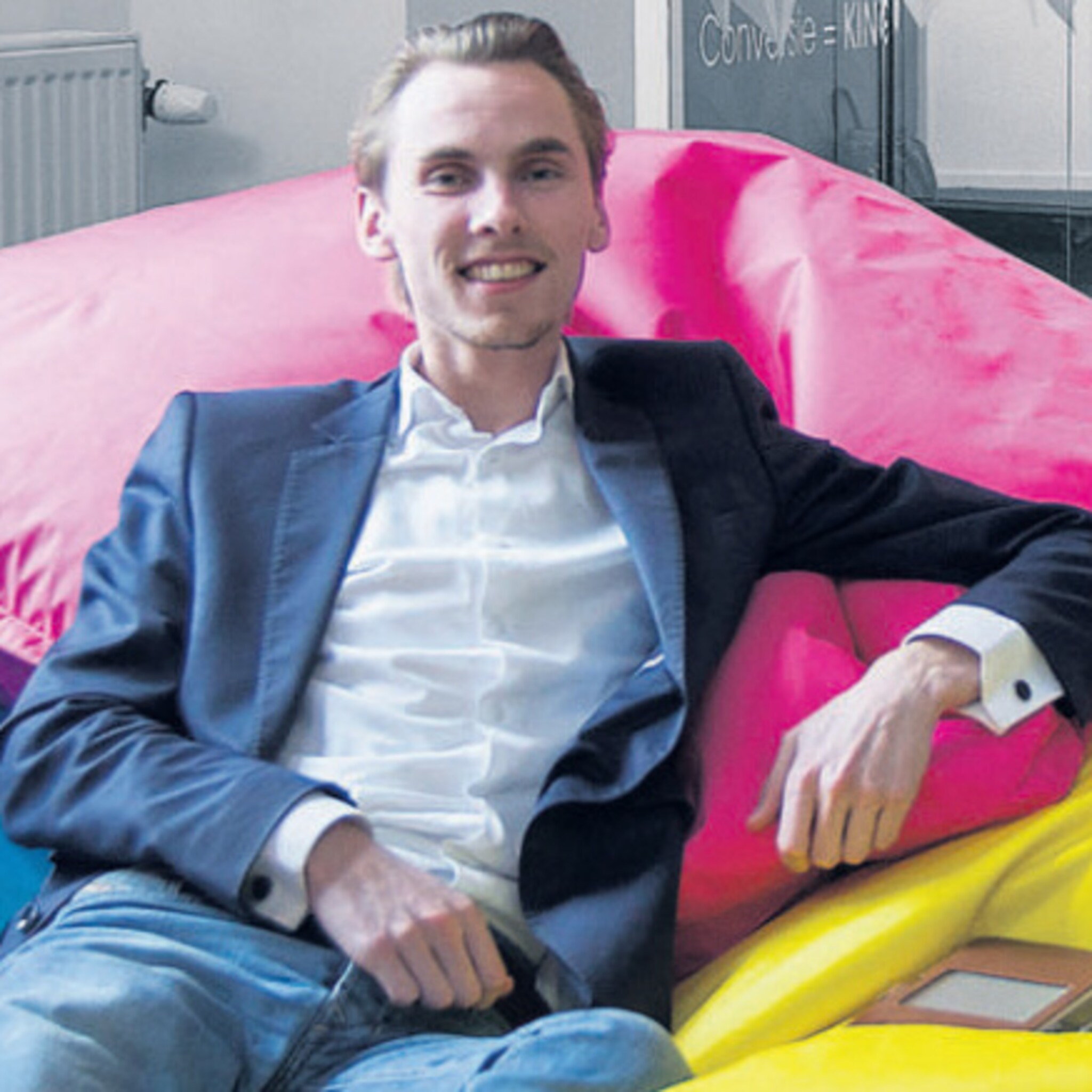 blije idioten timmeren hard aan digitale weg