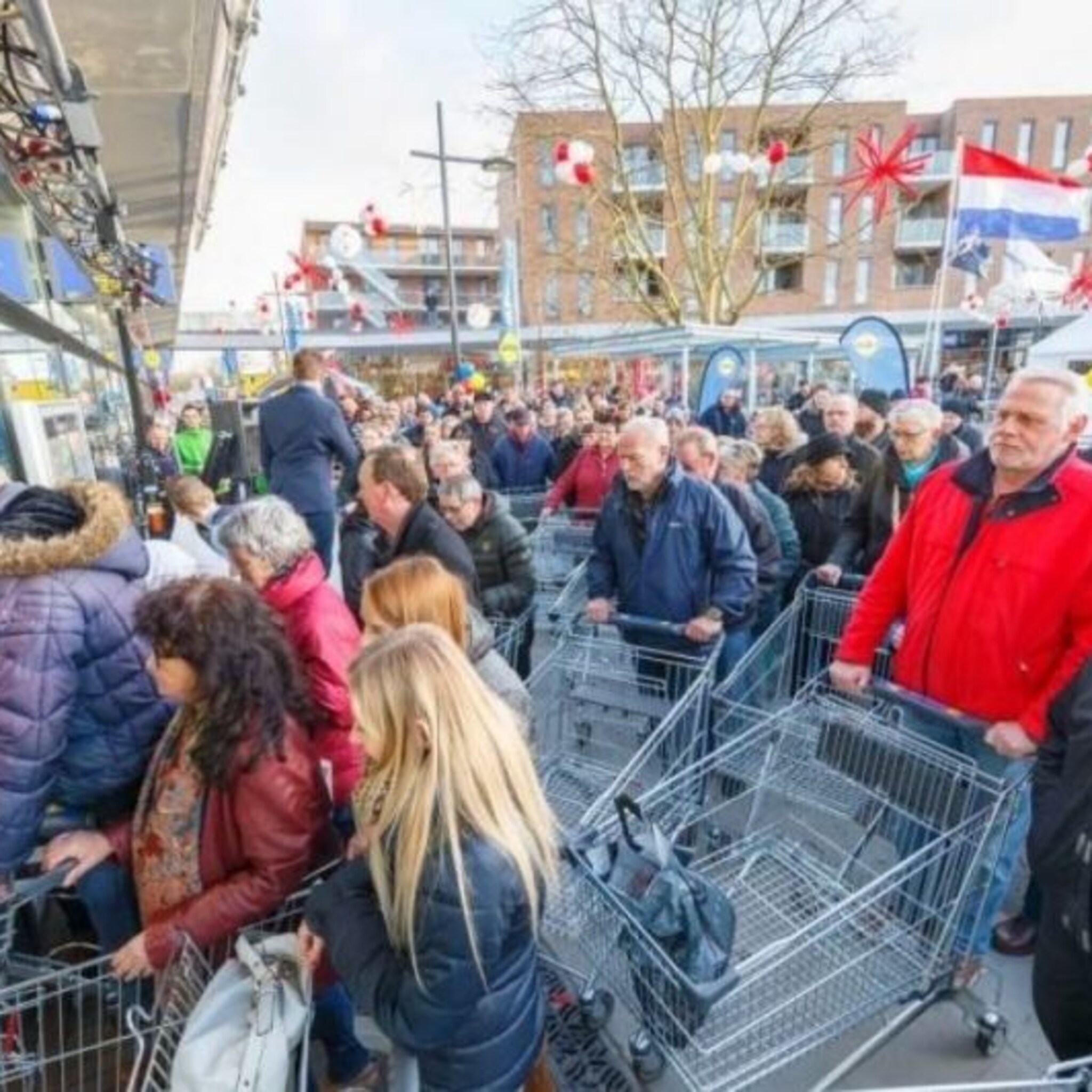 drukke eerste uren voor nieuw winkelcentrum in kampen