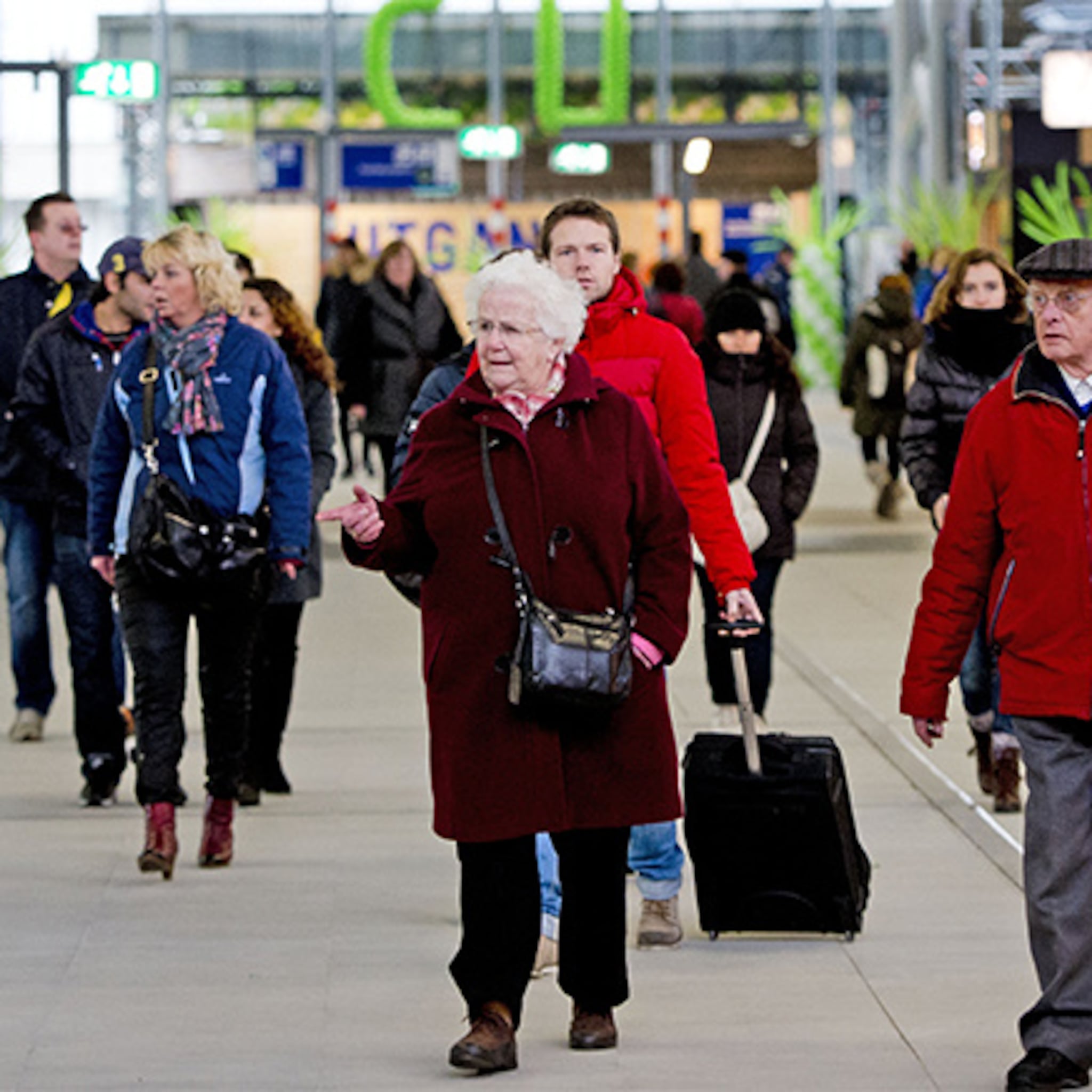 ns verkoopt winkels op stations