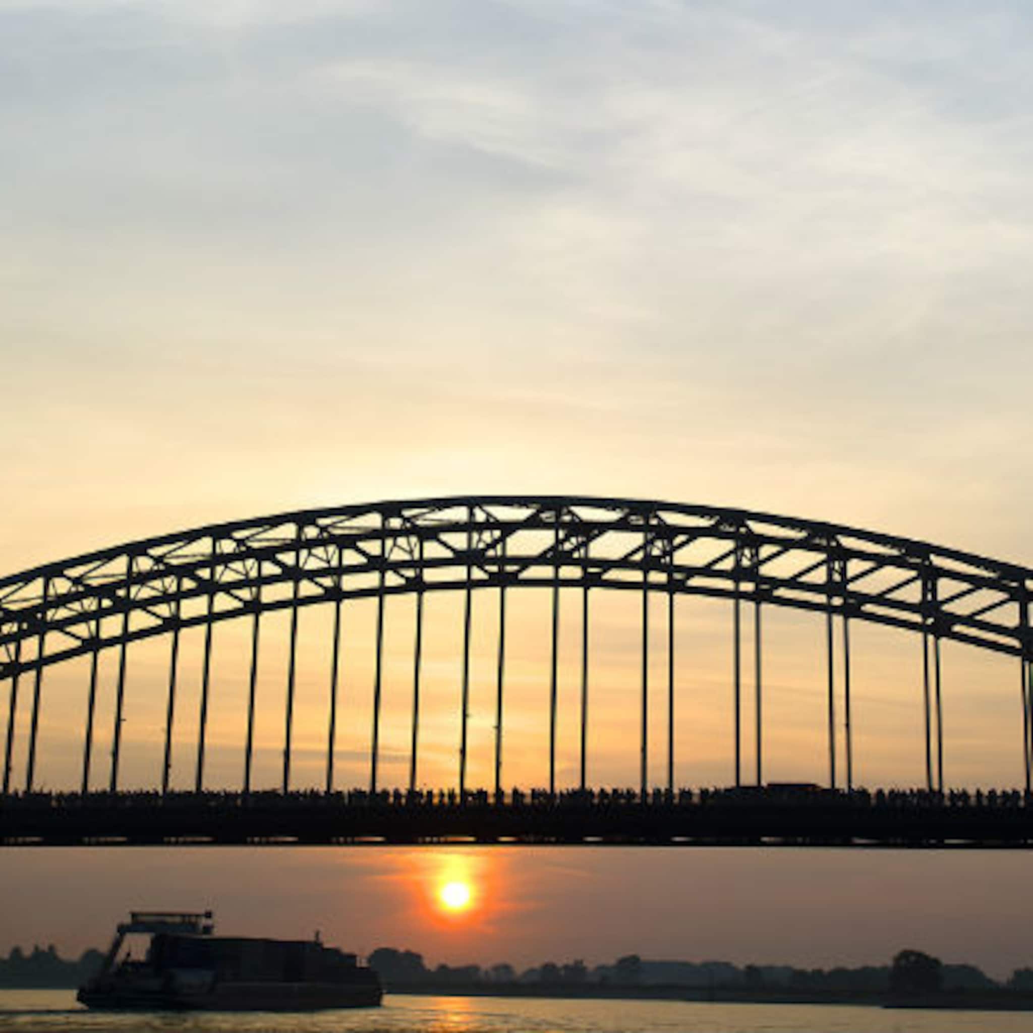 minder schepen in haven nijmegen
