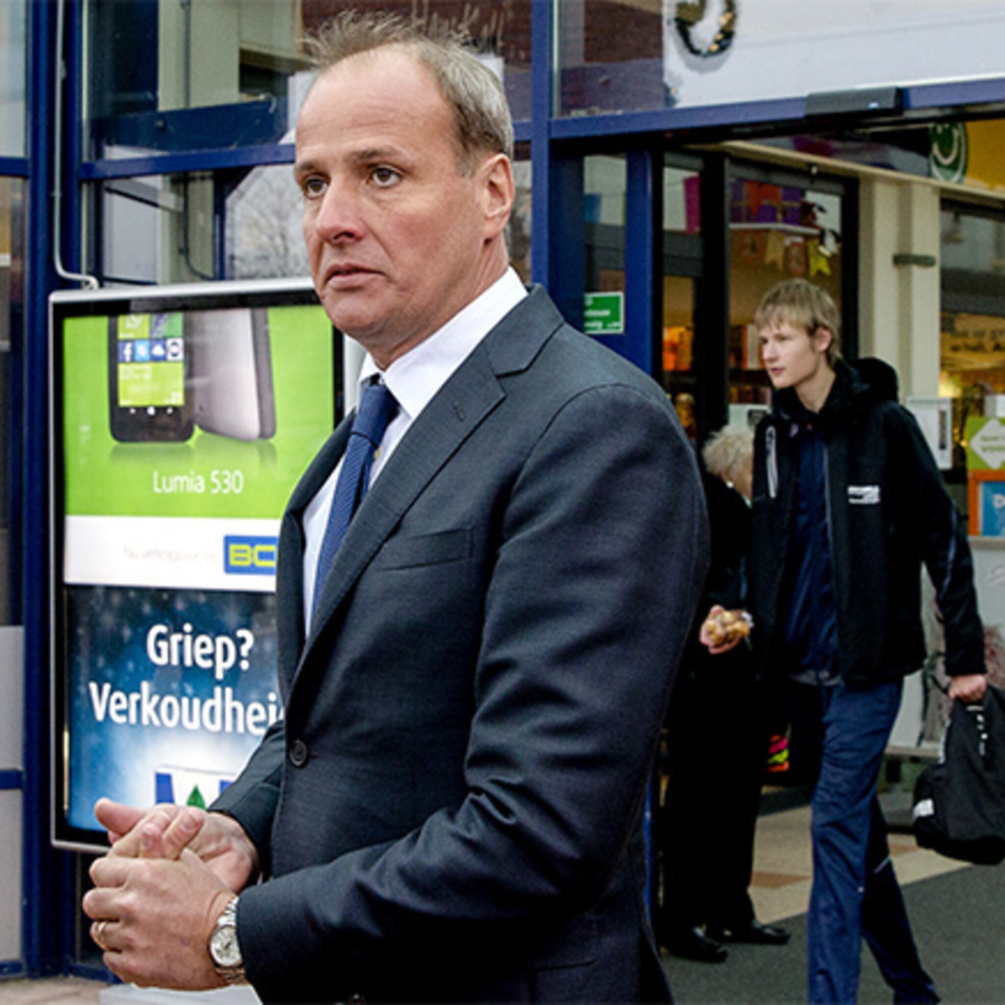 van eerd betaalt overname uit eigen zak
