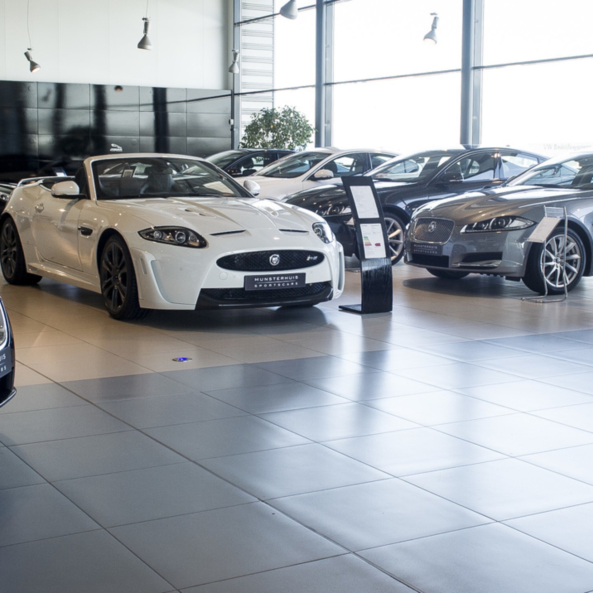 munsterhuis wordt officieel dealer van land rover