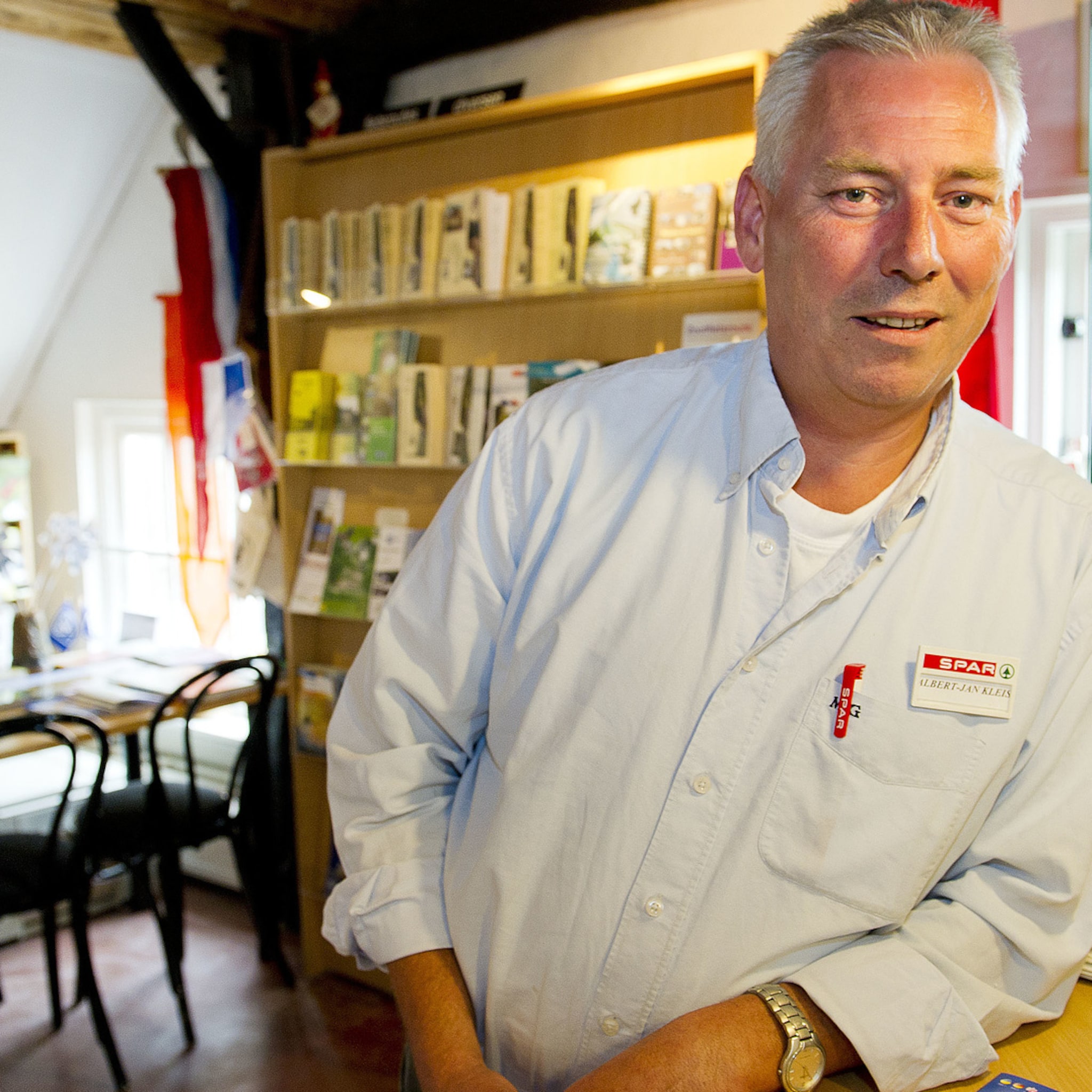 busje rijdt hengeveldse sparklant naar spar in diepenheim