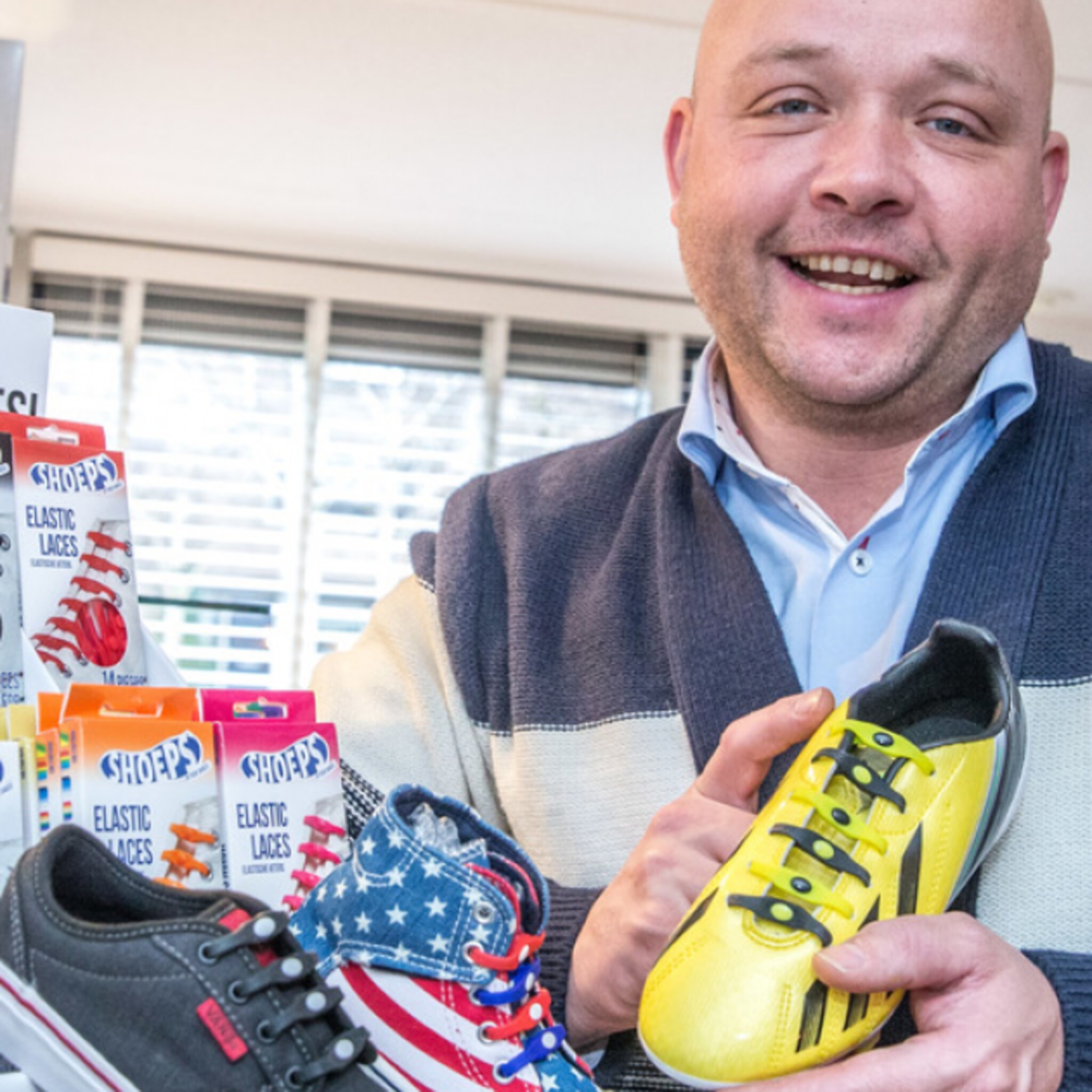 ronald kleerebezem verovert de schoenenwereld met shoeps