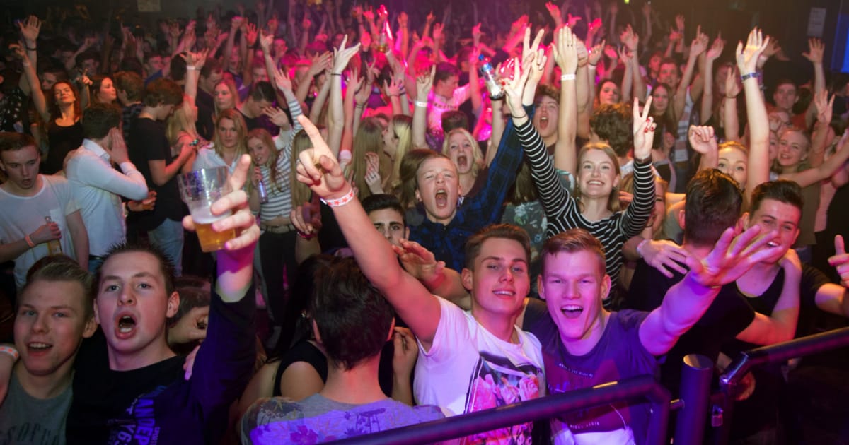 Zaal Dijk in Lemele overleeft, terwijl veel discotheken het loodje leggen