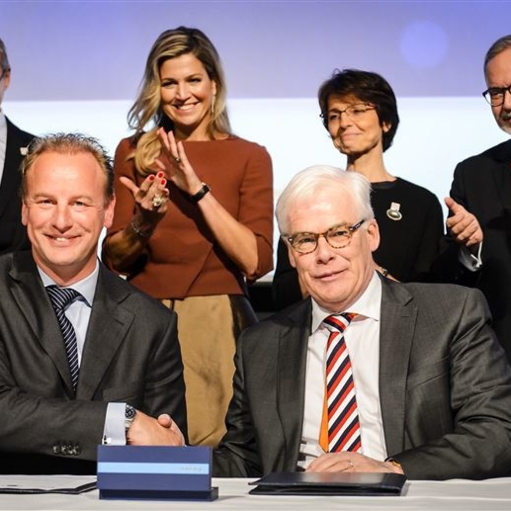 100 miljoen en zoen van maxima voor almeloos bedrijf qredits