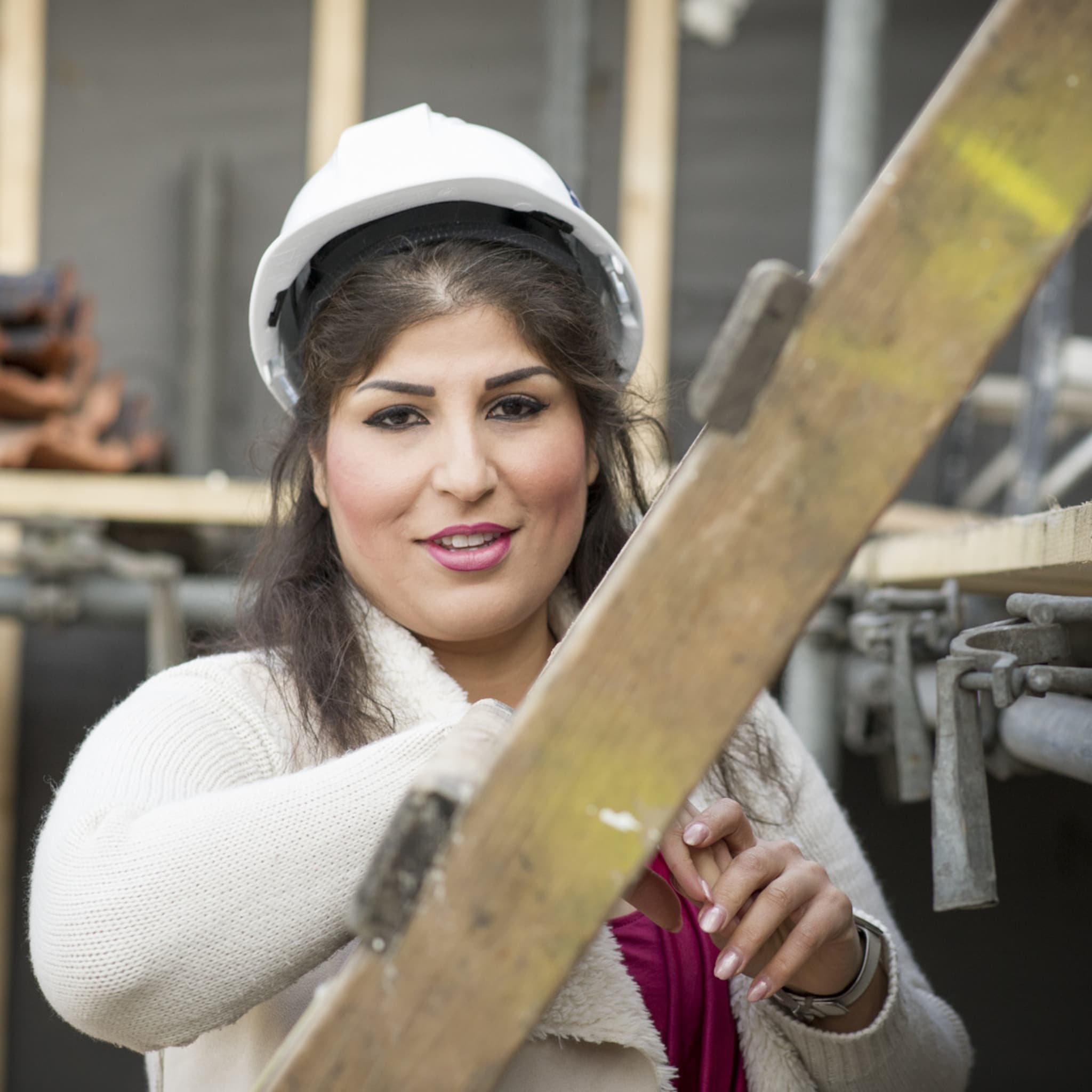 uit iran gevluchte linda ebrahimnezhad is nu ingenieurr