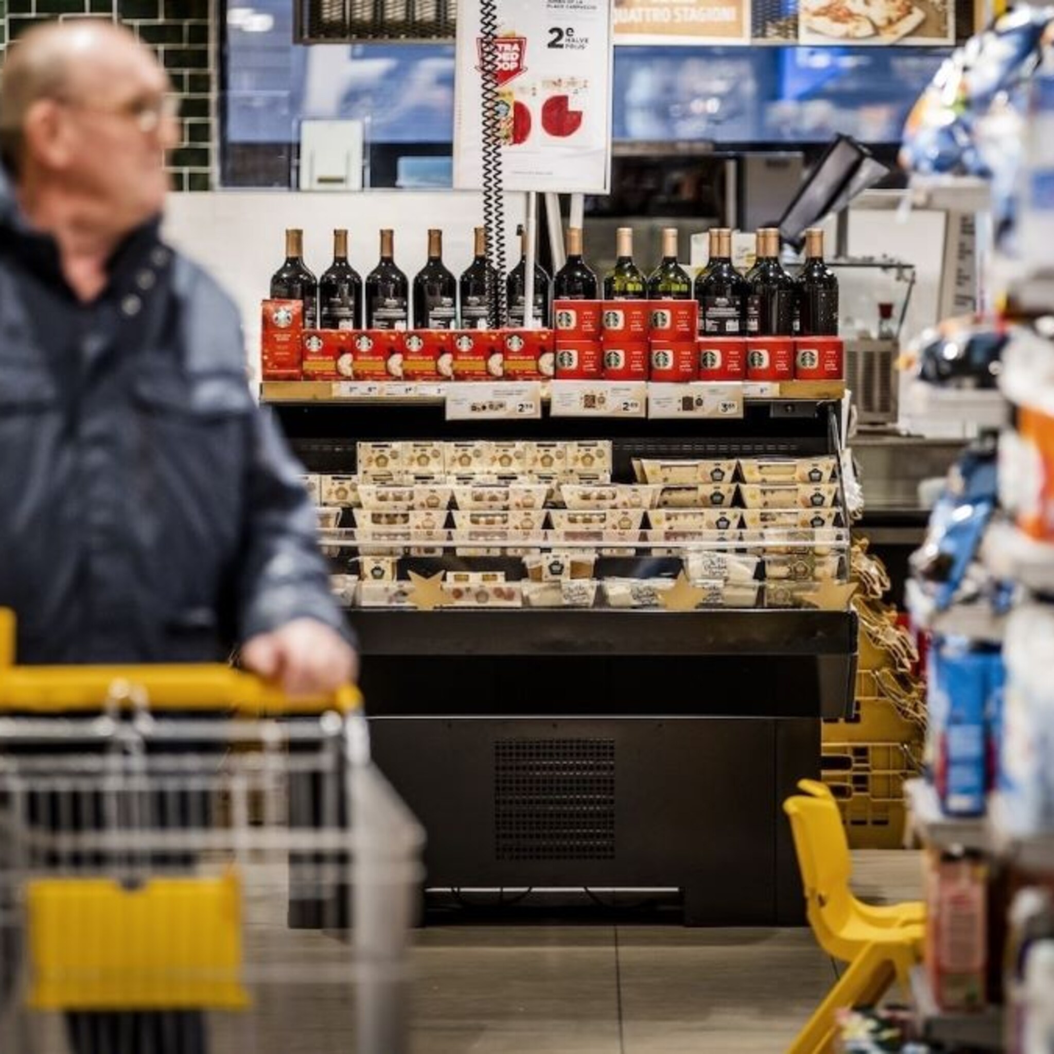 supermarkten breken verkooprecord door duurdere boodschappen