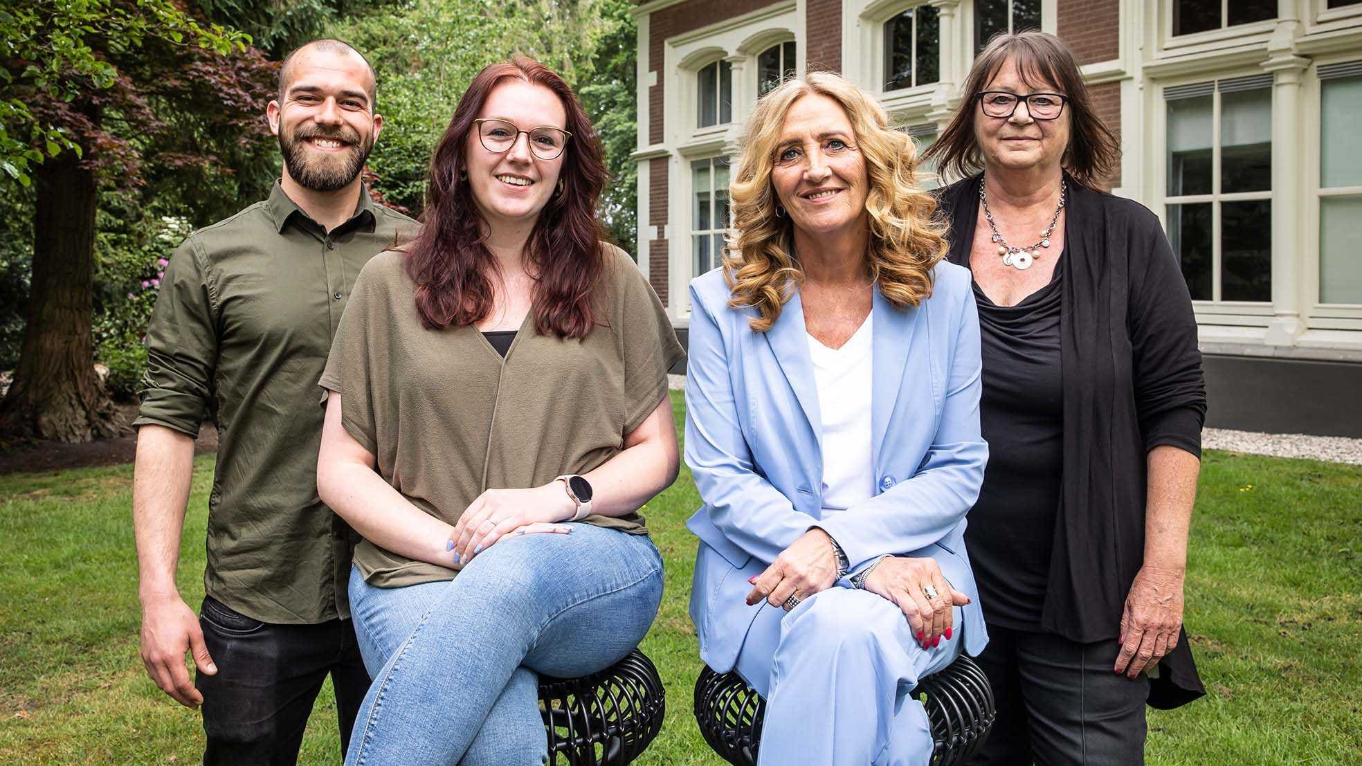 Van links naar rechts; Bas van Diepen en Silvana Zwartjes van WerkTeDoen en Margreet van der Voort en Marjolijn Bruurs van Mantelzorgelijk.
