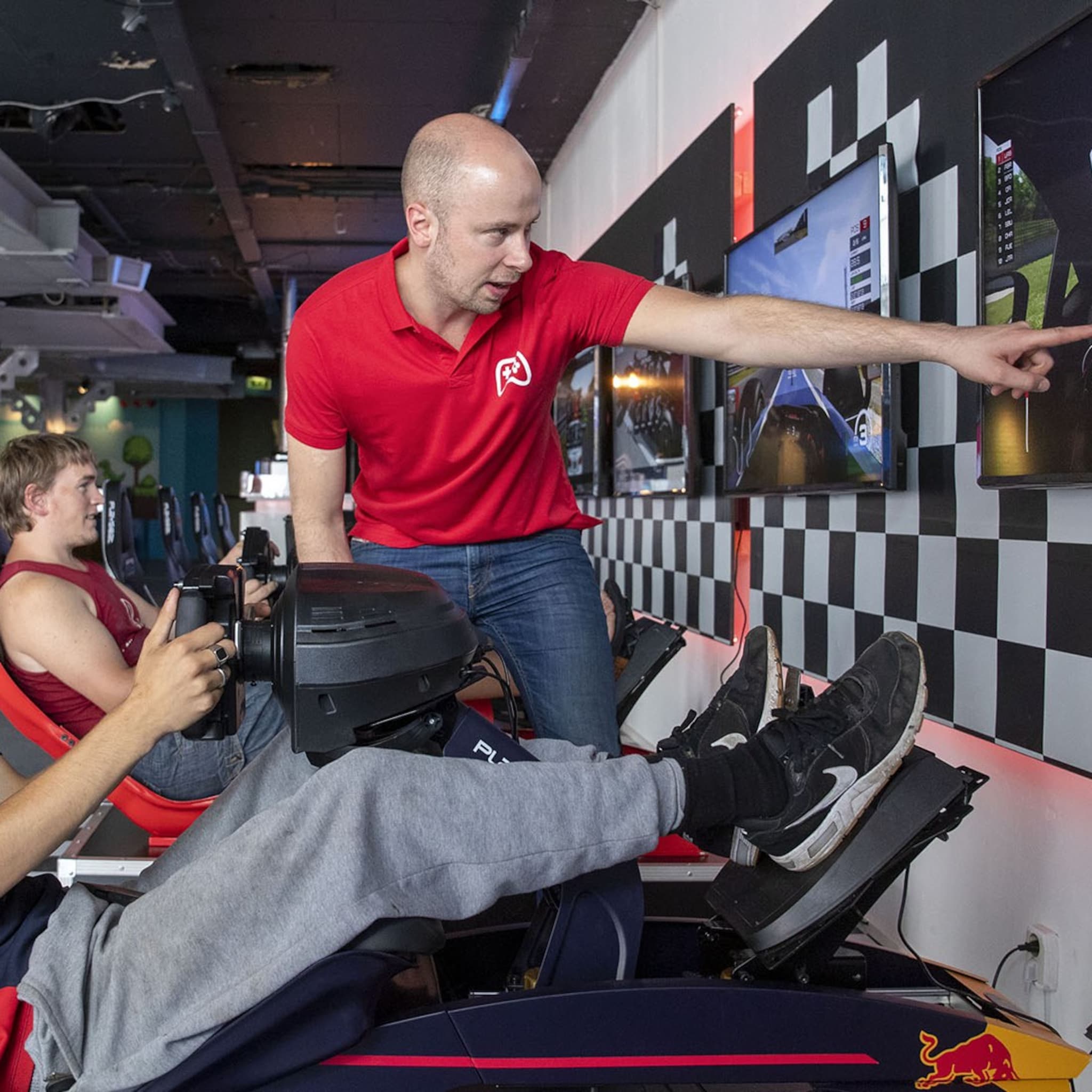 als max verstappen over dorpsplein deze ondernemer heeft hit met formule 1 simulatoren