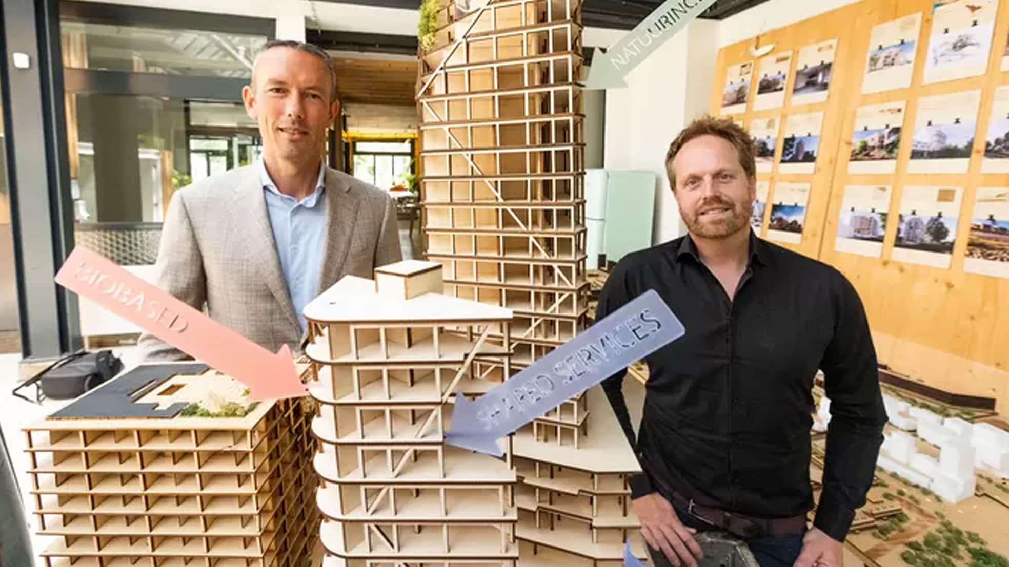 Sebastian Monteban (l) en Tim Vermeend van The Urban Woods BV. Foto: Nico Schouten