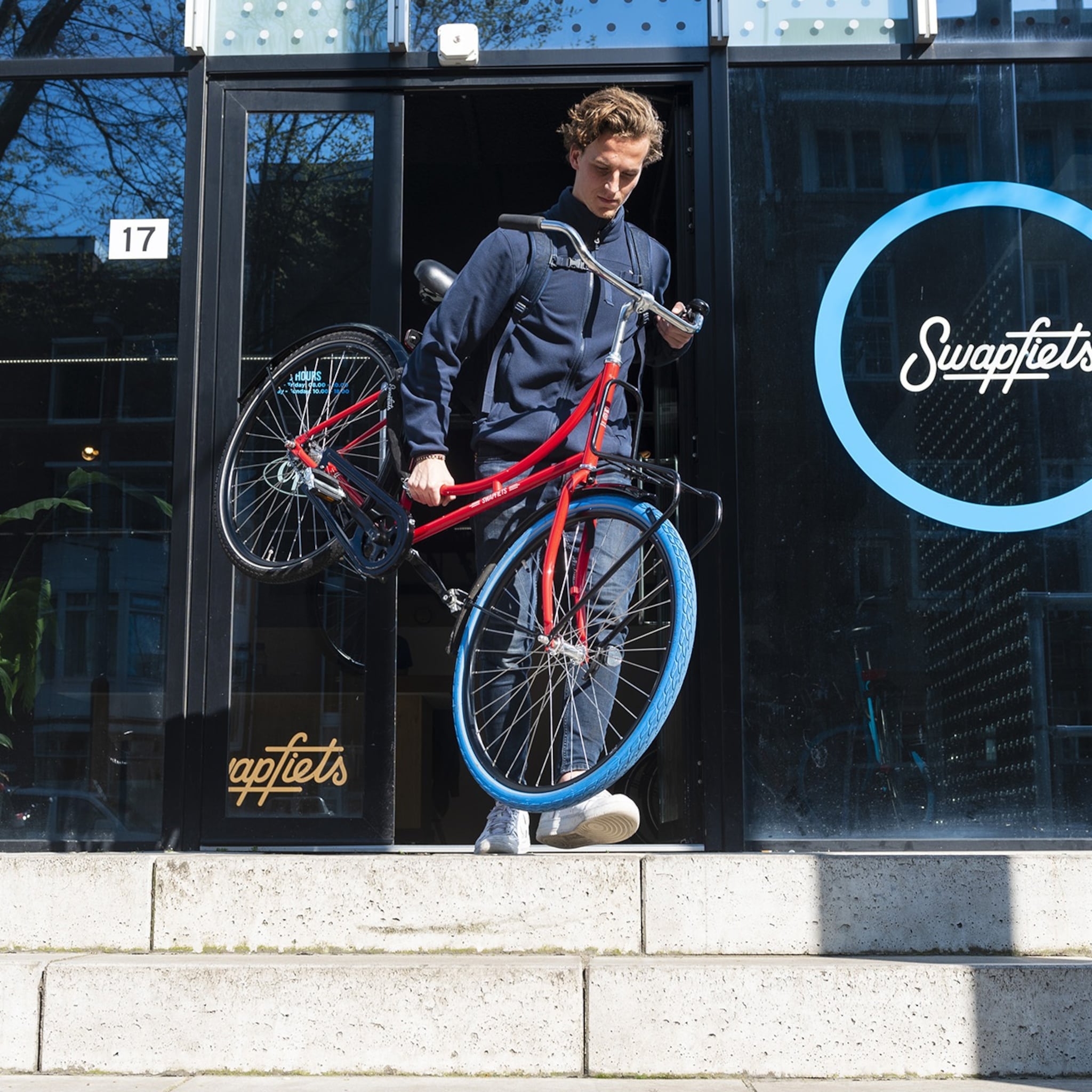 swapfiets en super surf in race voor duits nederlandse prijs voor de economie